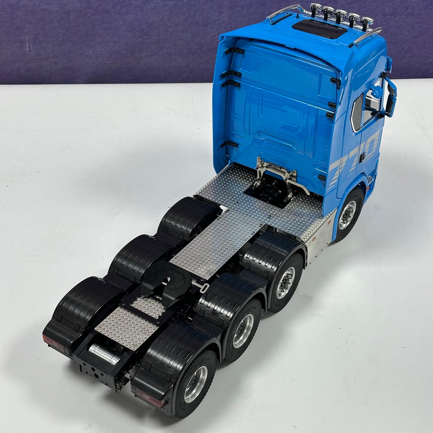 1/14 8x8 Remote Control Tractor Truck 2Speed Transmission RC Lorry Vehicle Metal Chassis Light Sound System No Differential Lock