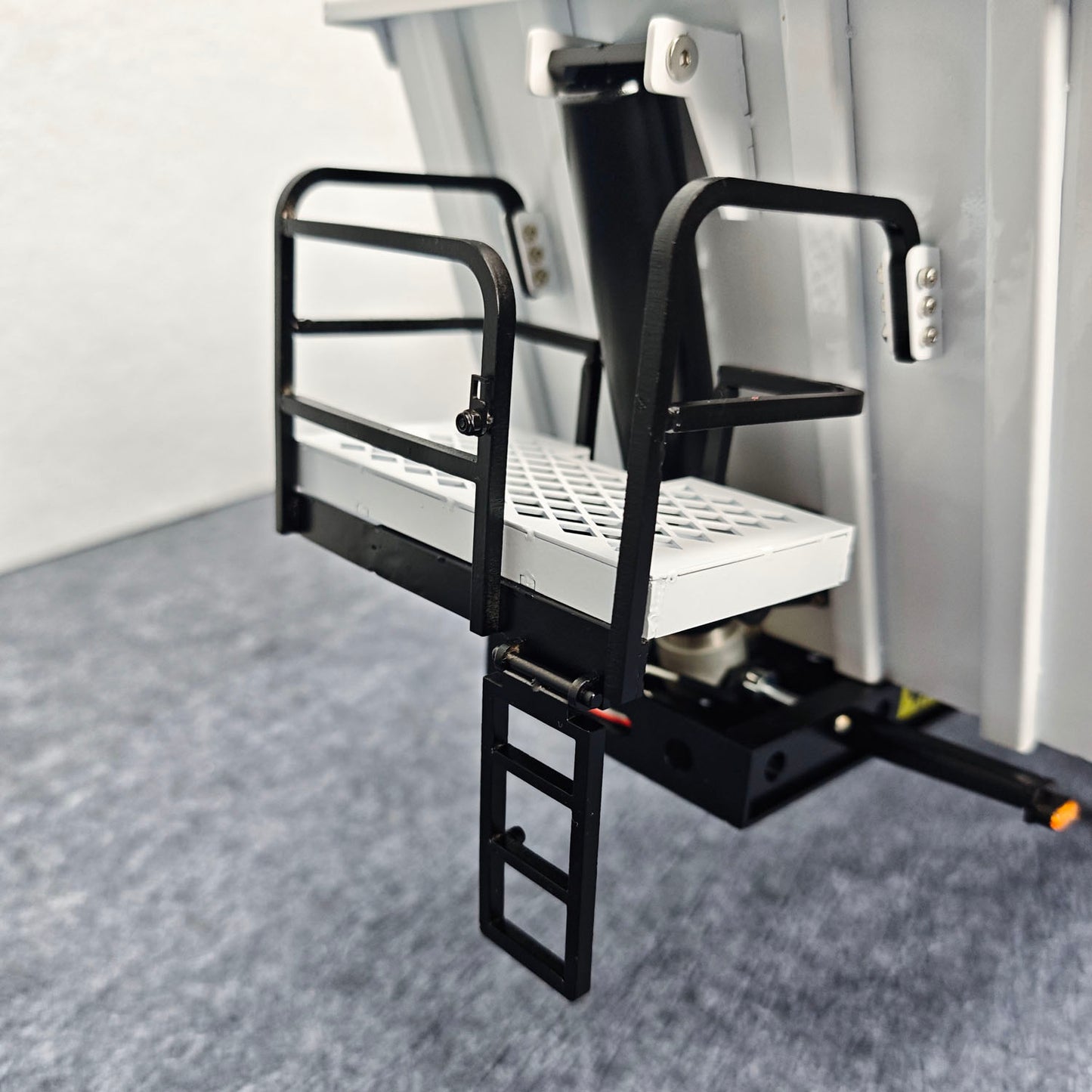 3 Axles Stainless Steel Hydraulic Semi Trailer W/ Supported Leg Light System for 1/14 DIY Tamiya Remote Control Tractor Truck