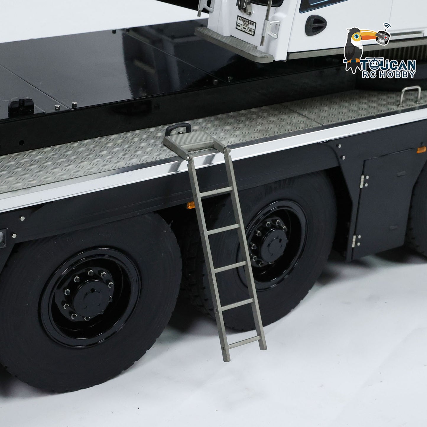 Eyewhale 1/14 RC Hydraulic Mobile Crane Truck Construction Vehicle Heavy Machine FlySky PL18EV Remote Controller Assembled Model