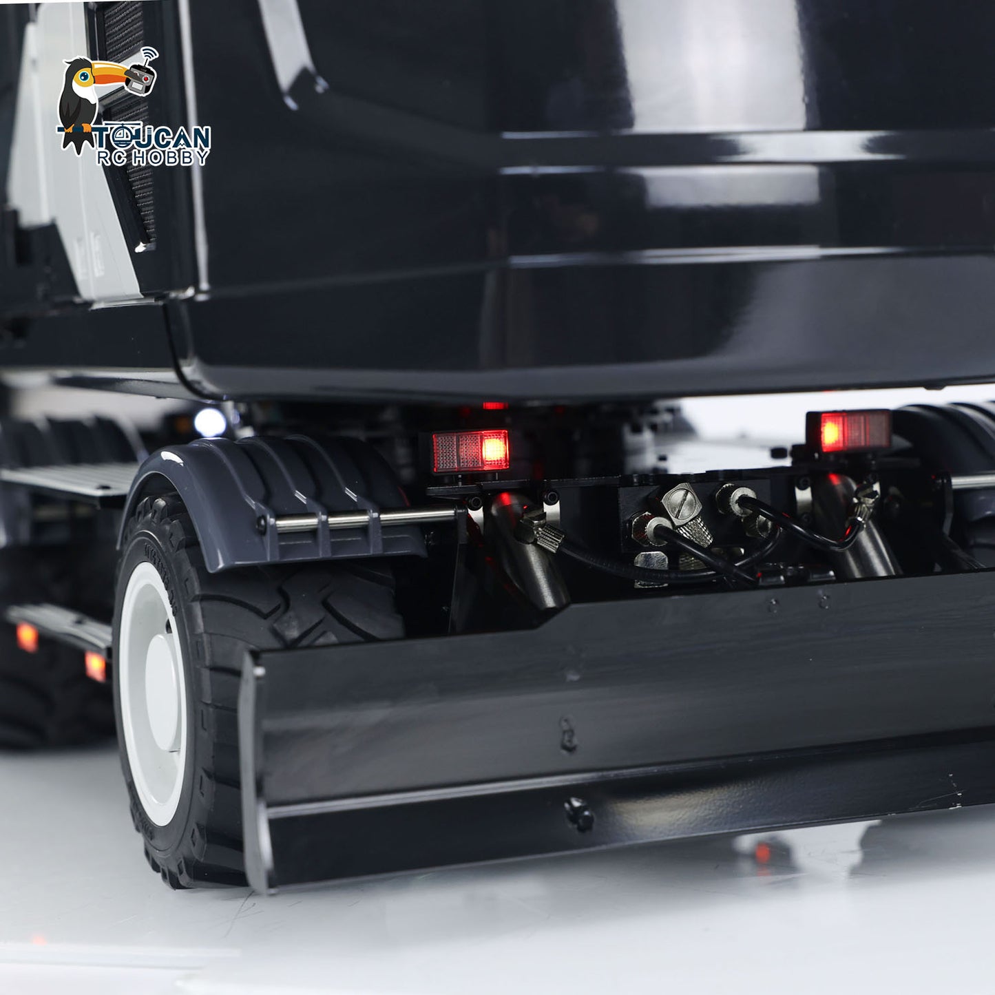 EC380 1/14 RC Hydraulic Excavator Wheeled Construction Vehicle 3-arm Remote Control Diggers Model Grab Tiltable Clamshell Bucket