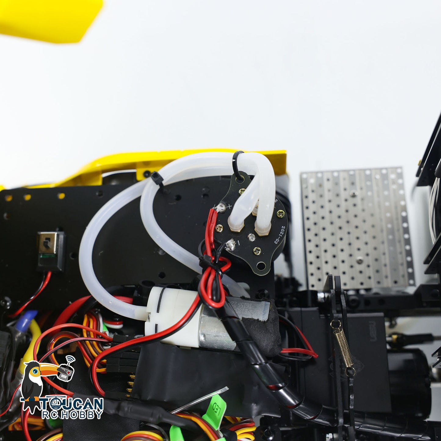 TOUCAN Metal Chassis 1/14 RC Tractor Truck 8X8 Radio Control Car Model Light Sound