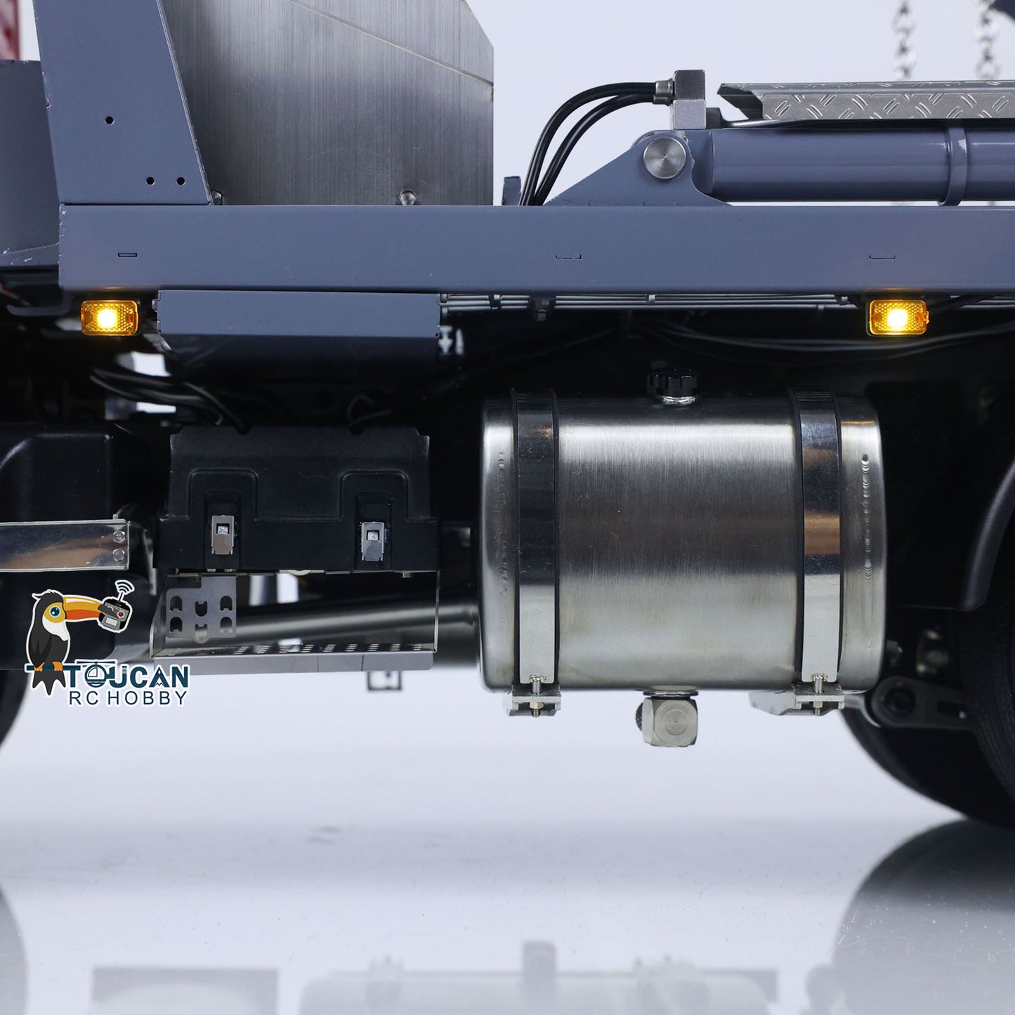 LESU Metal 1/14 RC Hydraulic Swing Arm Garbage Dump Truck 4X4 Remote Control Skip Loader RTR TGS Light Sound ST8 Radio Battery