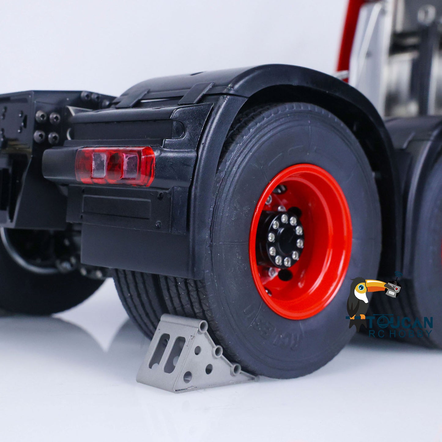 1/14 TOUCAN RC Tractor Truck 8X8 Metal Chassis Differential Lock Axles TOUCAN BZ Cab Radio Controlled Lorry Cars Model Front Hook