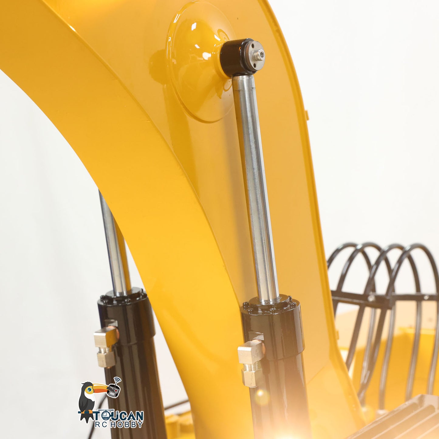 1/8 395 Metal RC Hydraulic Excavator Heavy Duty Digger RTR Radio Controlled Construction Vehicle FlySky ST8 Radio Brushless Motor 3CH Valve Light Battery Charger