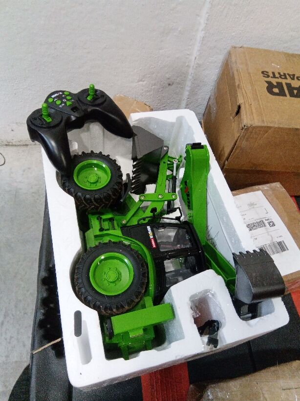 Second Hand US Stock Fast Free Shipping HUINA 1/14 1579 Remote Control Backhoe Excavator Multifunctional Loader with 2.4G Radio Controller Sound Light
