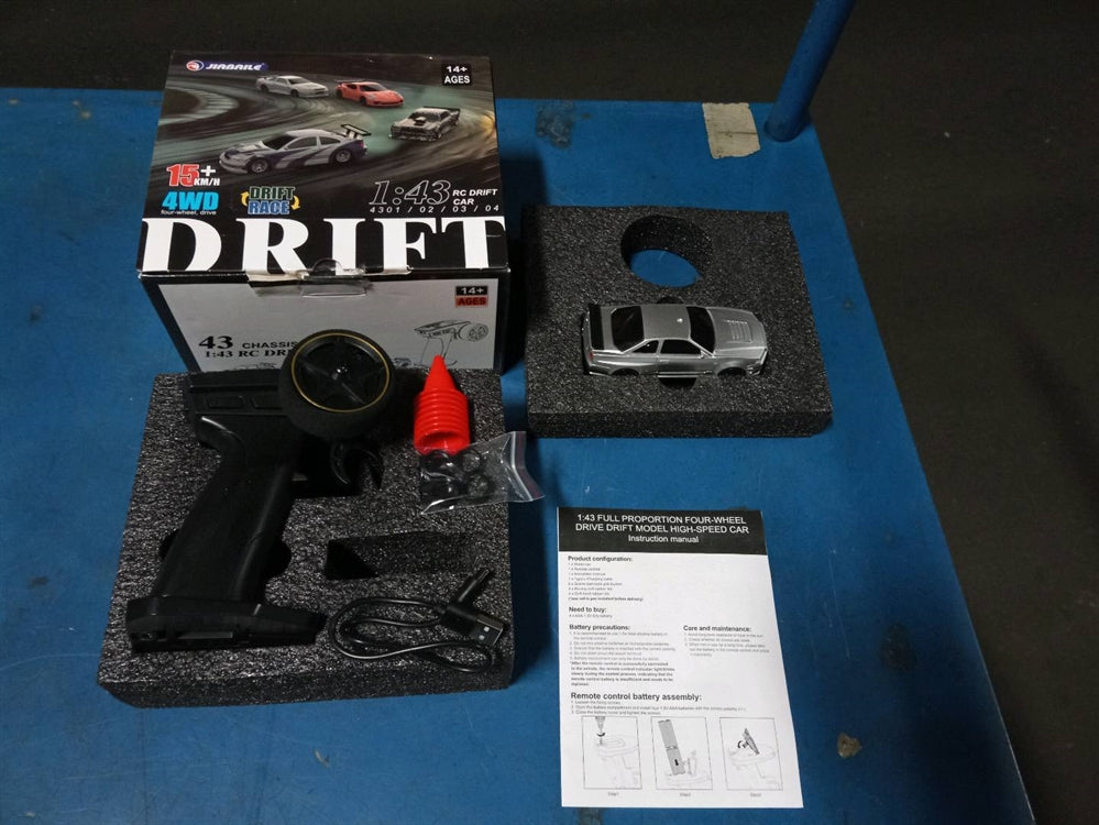 Second Hand US STOCK 1:43 Ready to Run Drift Race Car Remote Control Toy Car 4WD Tyres Traffic Cones