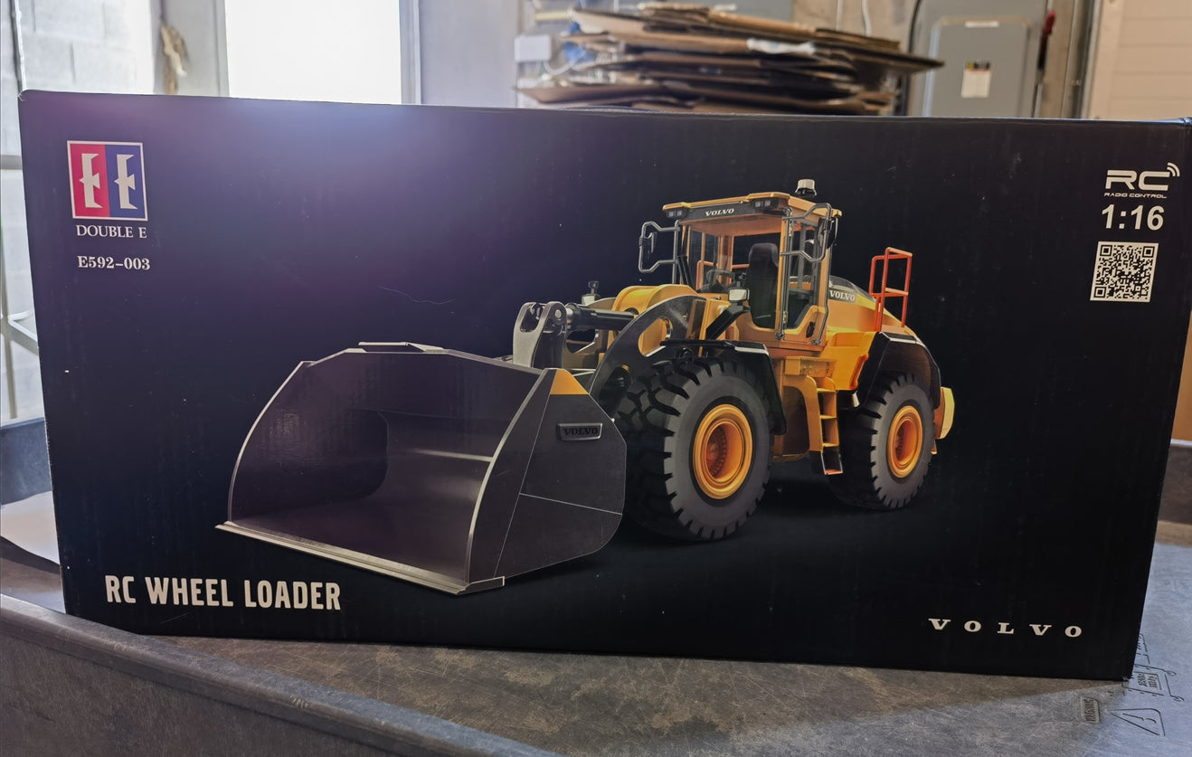 Second Hand CA STOCK L260H Loader 1/16 Double Eagle E592 RC Loader Remote Control Car Light Sound