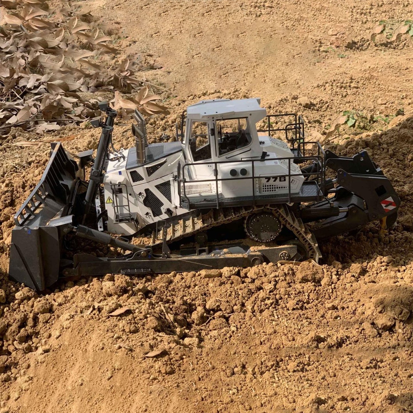 1/14 Remote Control Hydraulic Bulldozer LR776 VAY 776 Metal RC Dozer 5CH Valve Construction Vehicle Model Radio Light Sound