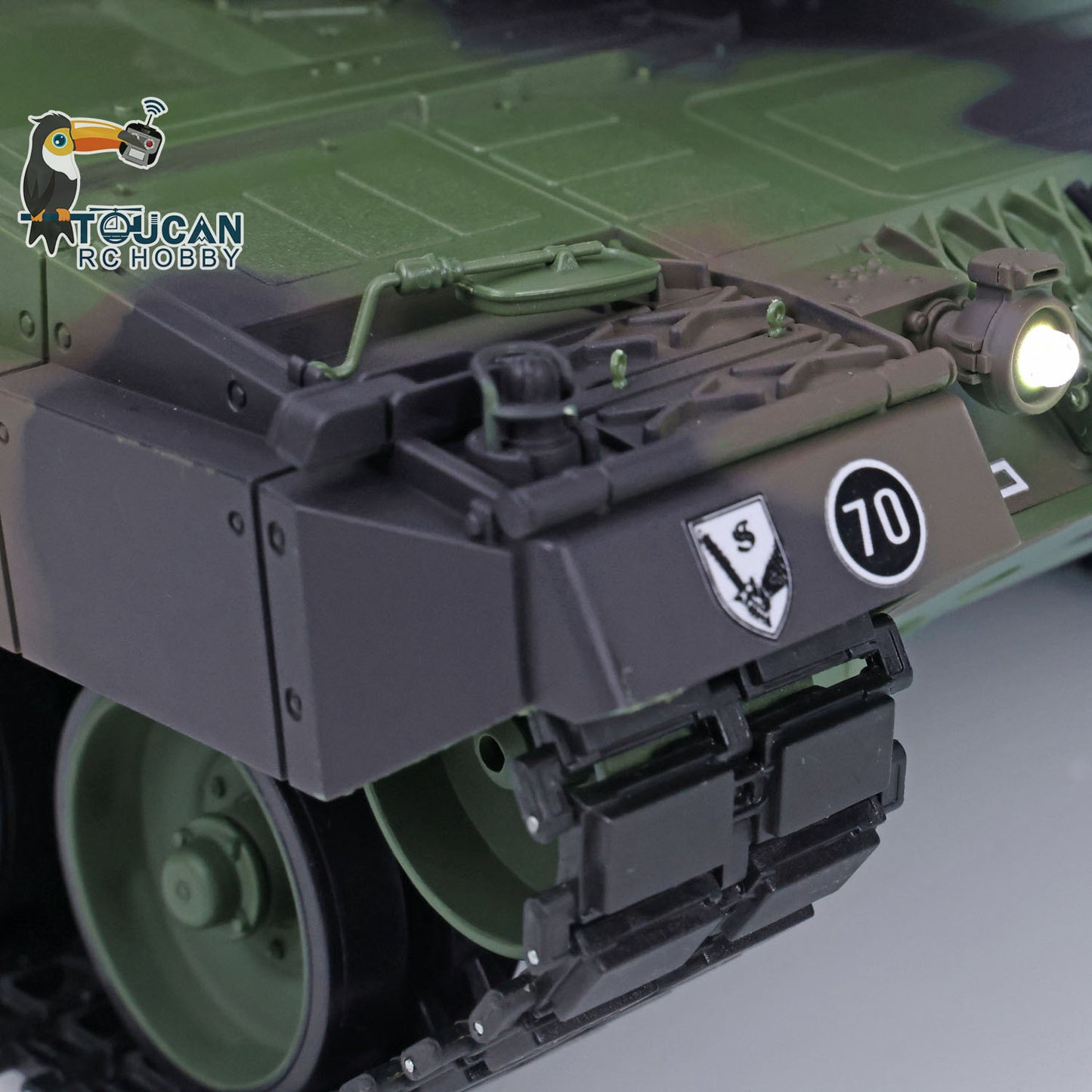 Heng Long 1/16 RC Tank Leopard2A6 7.0 3889 Commander Panoramic Sight Rotating BB Pellets Radio Controller Remote Control Openable Turrent Hatch Infrared Transmitter