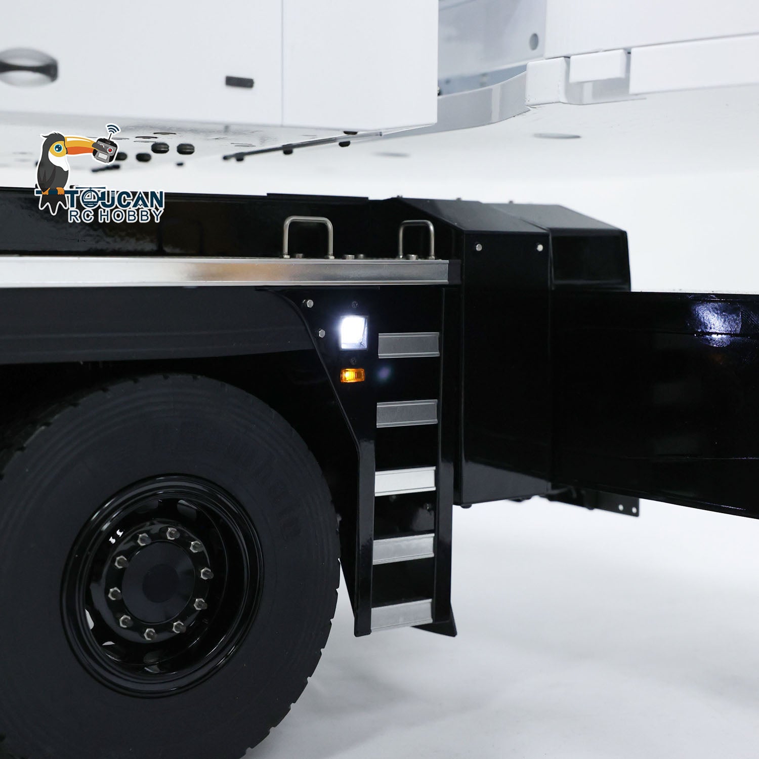 Eyewhale D1350 LTM1350 1/14 Metal RC Hydraulic Mobile Crane Truck PNP 5+1 Telescopic Boom