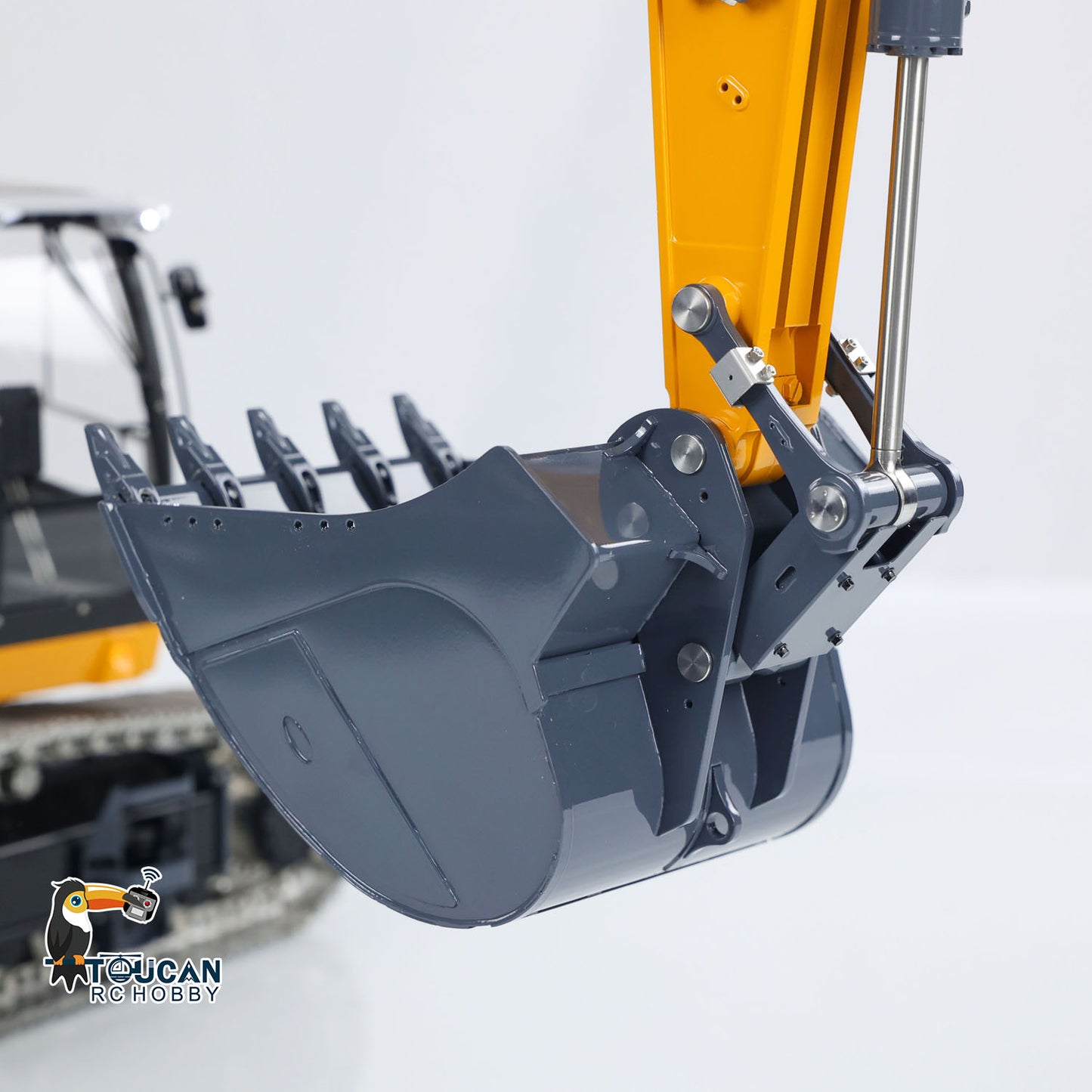 LESU Aoue LR945 1/14 Metal RC Excavator B0017 RTR 7CH Hydraulic Valve 3-Arm Digger PL18EV Lite Remote Controller LED Lights for Hobby Collectors