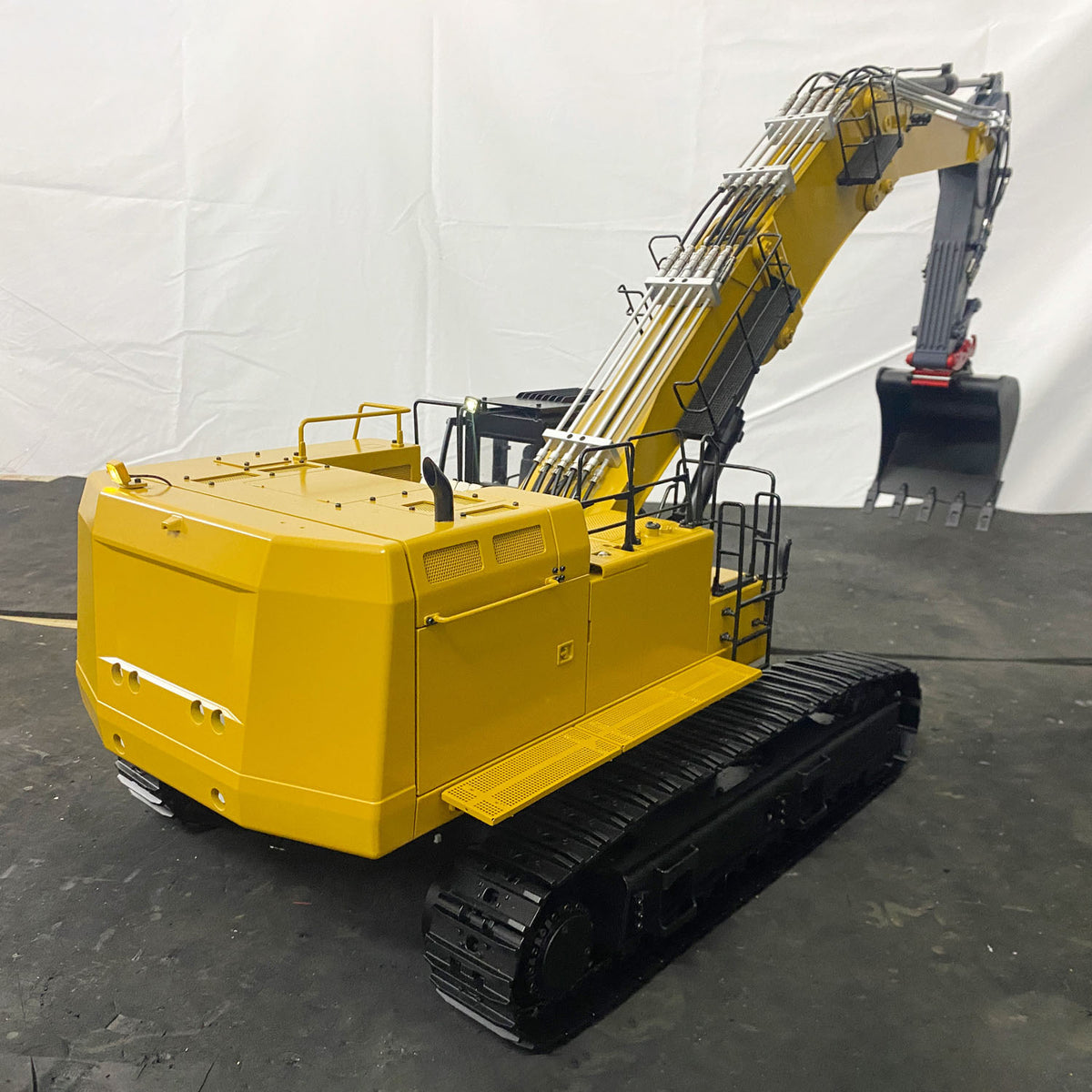 TOUCAN RC HOBBY BMG 1/14 374 UHD 4-arm RC Hydraulic Demolition Excavator Radio Control Digger Assembled & Painted PL18EV Sound Light System