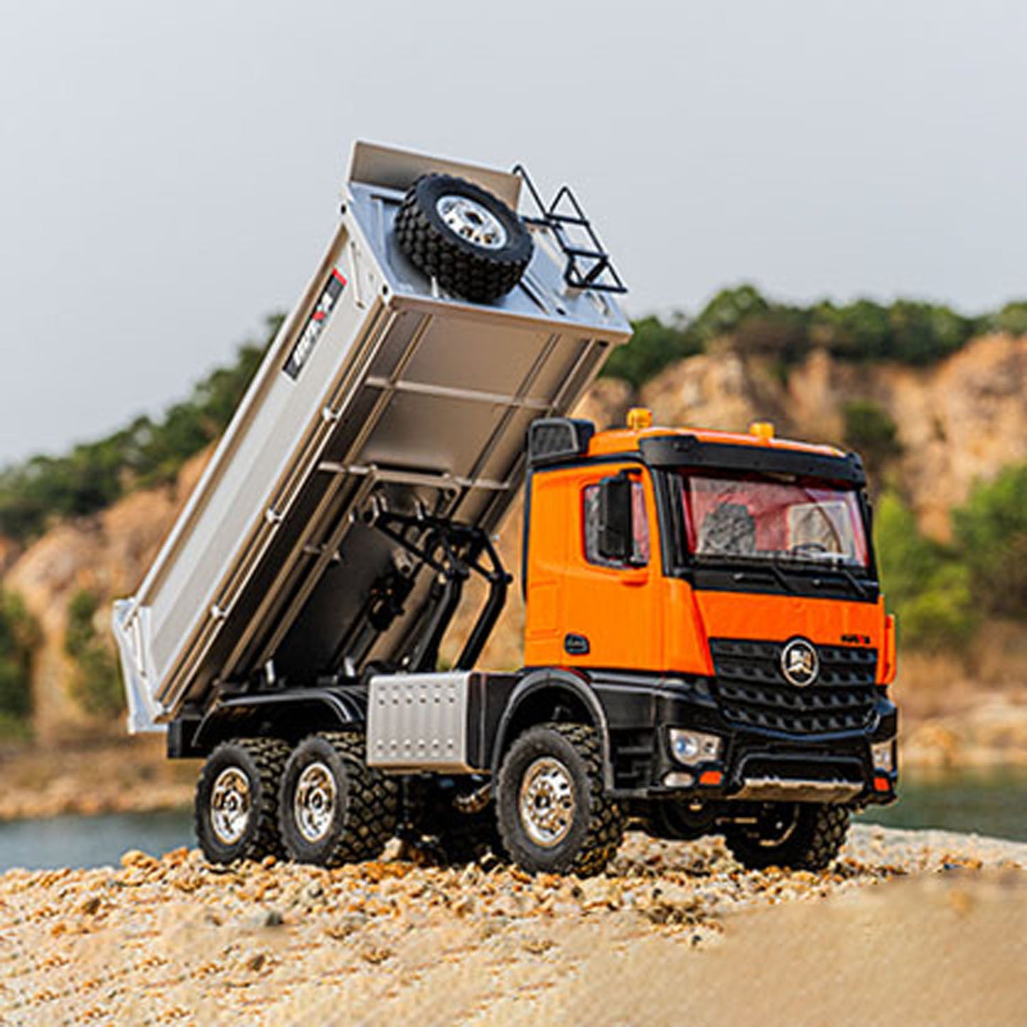 US Stock 1/14 HUINA 1598 2.4G Remote Control Dumper 6*6 Engineering Transport Vehicle Lifting Rod Tipper Car Light Sound Battery Toys