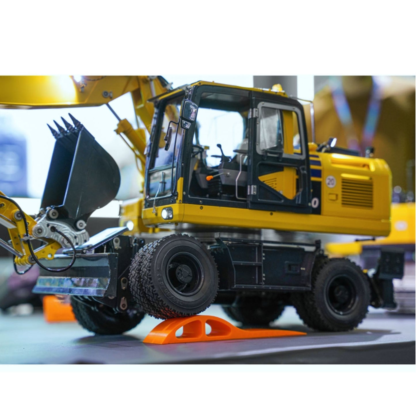 1/12 Remote Control Hydraulic Wheeled Excavator PW180 10CH Valve Metal Construction Vehicle Axle Lock Support Legs Front Shovel