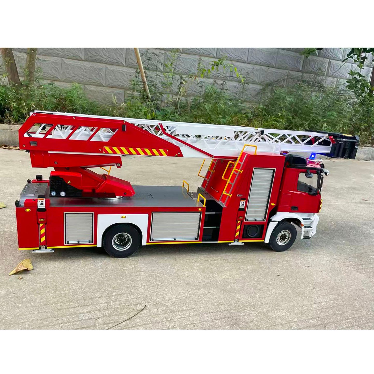 2Speed 1/14 4*4 Metal Chassis Electric Remote Control Lift Ladder Fire Truck RC Model Vehicle ST8 Radio No Battery Charger