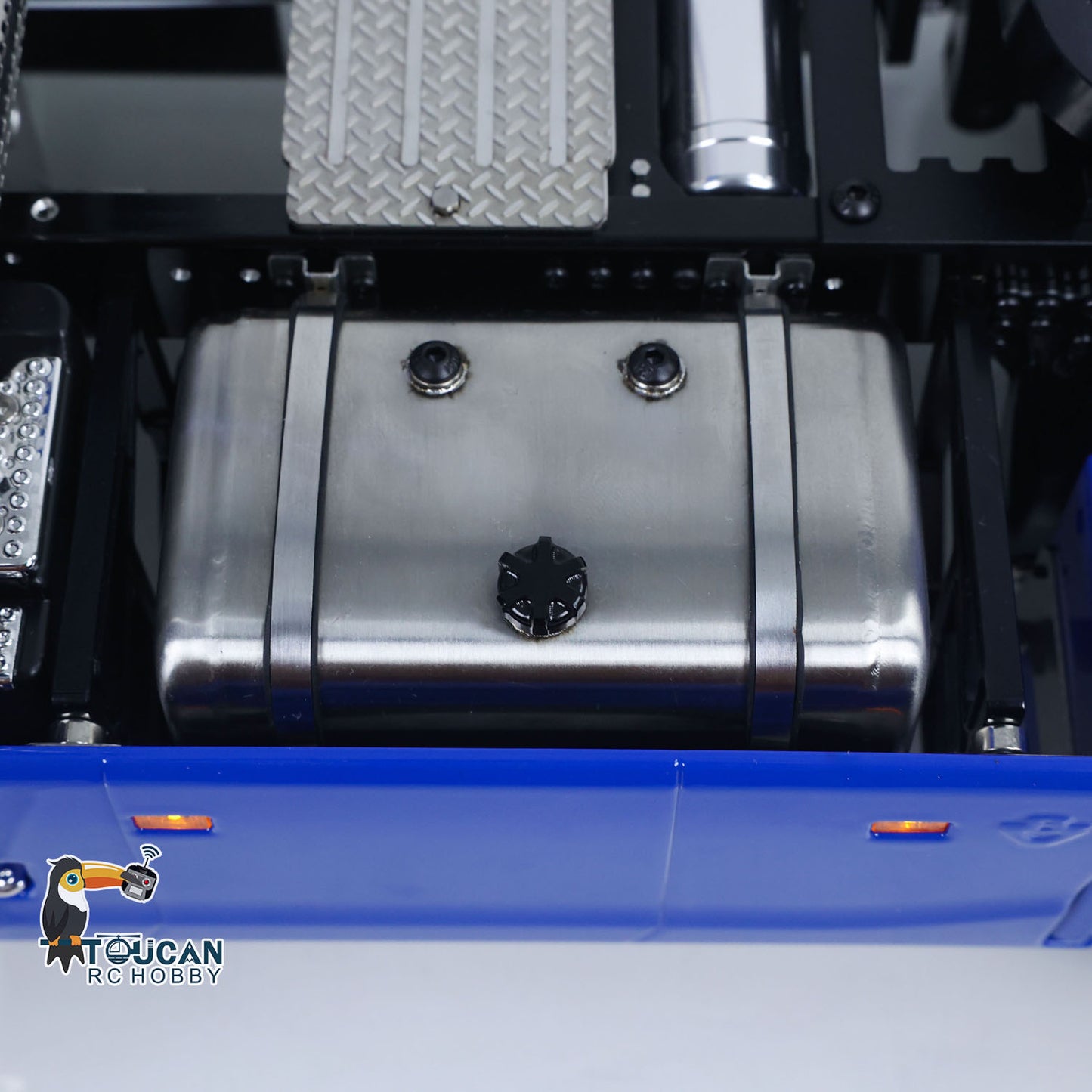 MD MODEL 770S 4X4 Metal Chassis 1/14 RC Tractor Truck Radio Control Lorry Car 2Speed Gearbox Flowing Water Light Cab Suspension