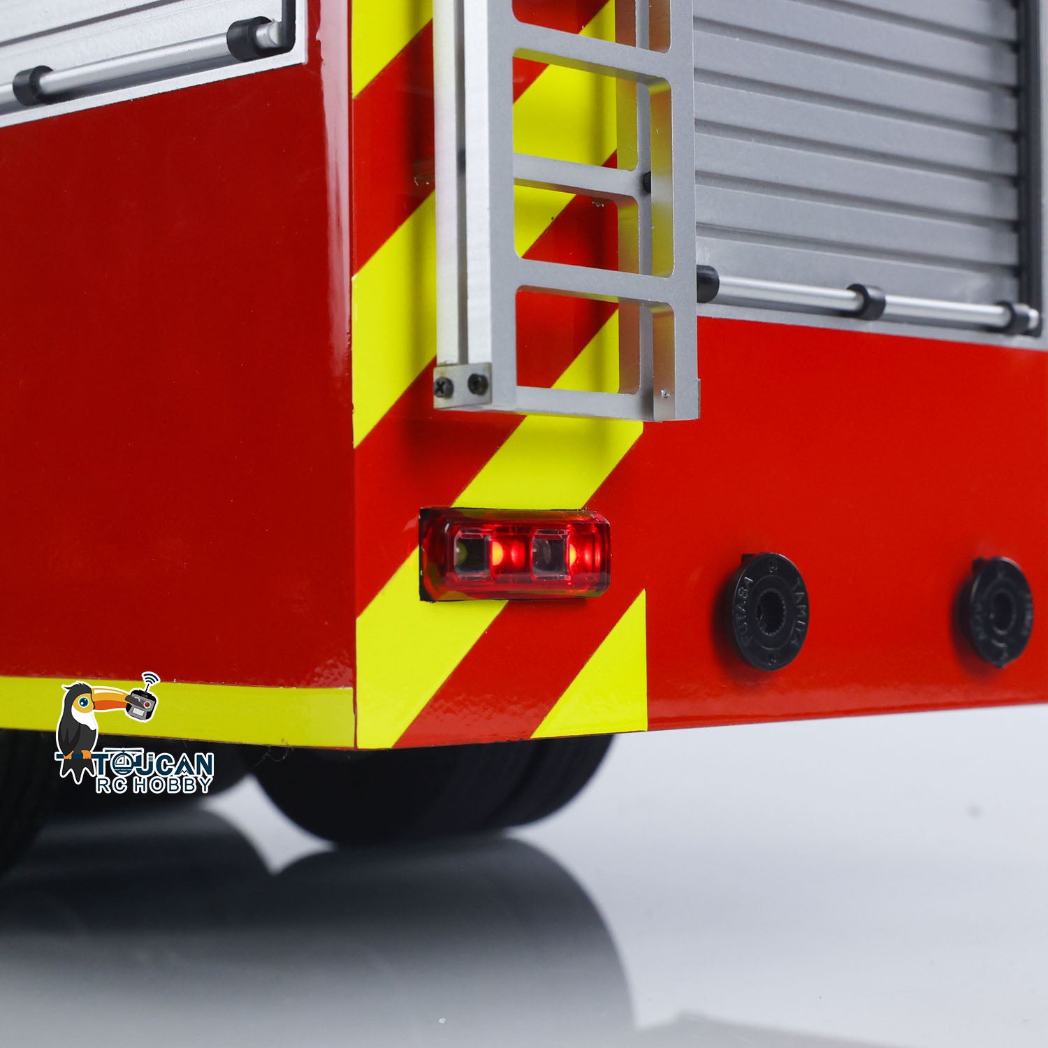 Functional remote control fire water sprayer truck with built-in light sound motor servo
