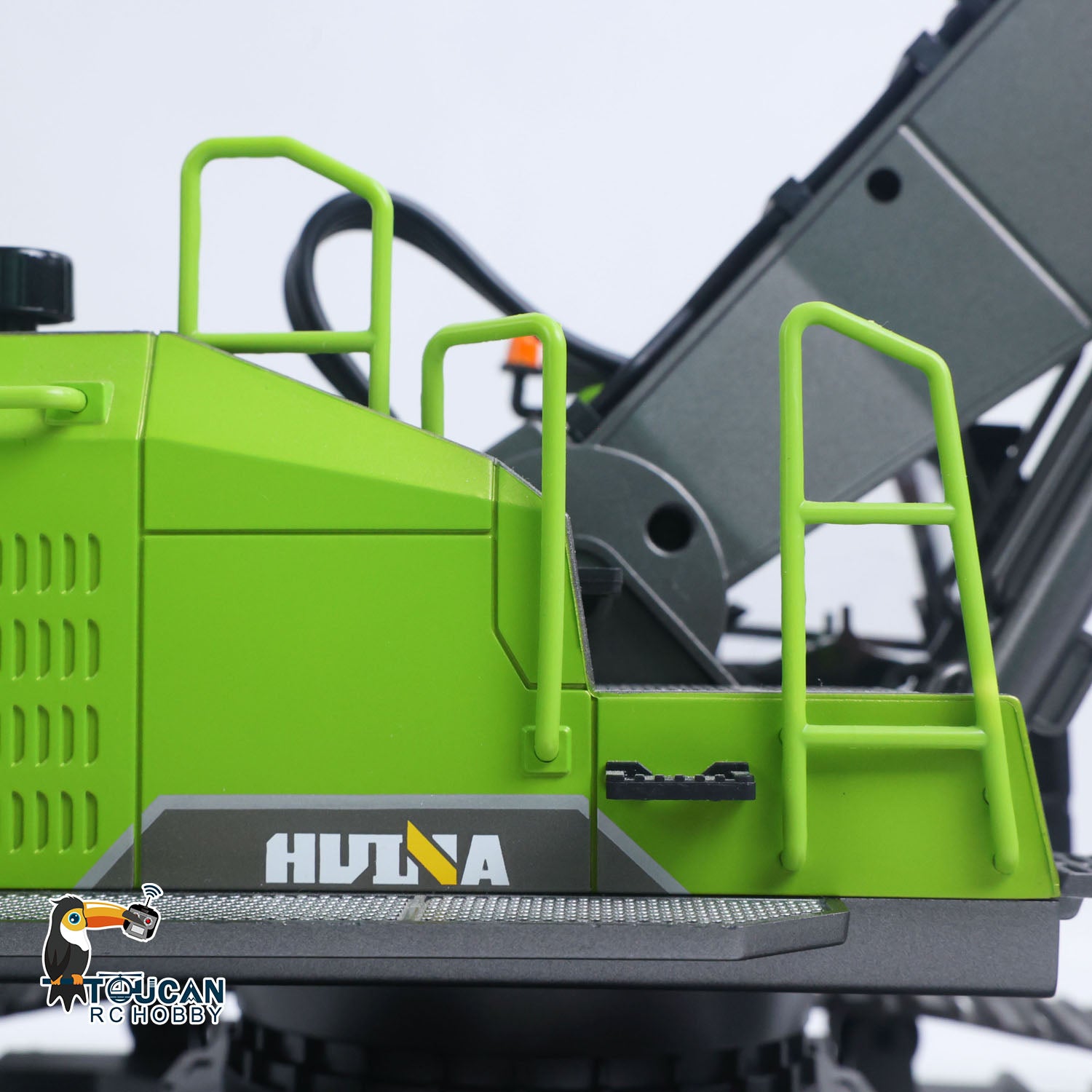HUINA Plastic 1/14 Metal RC Excavator 1593 28CH 2.4Ghz Radio