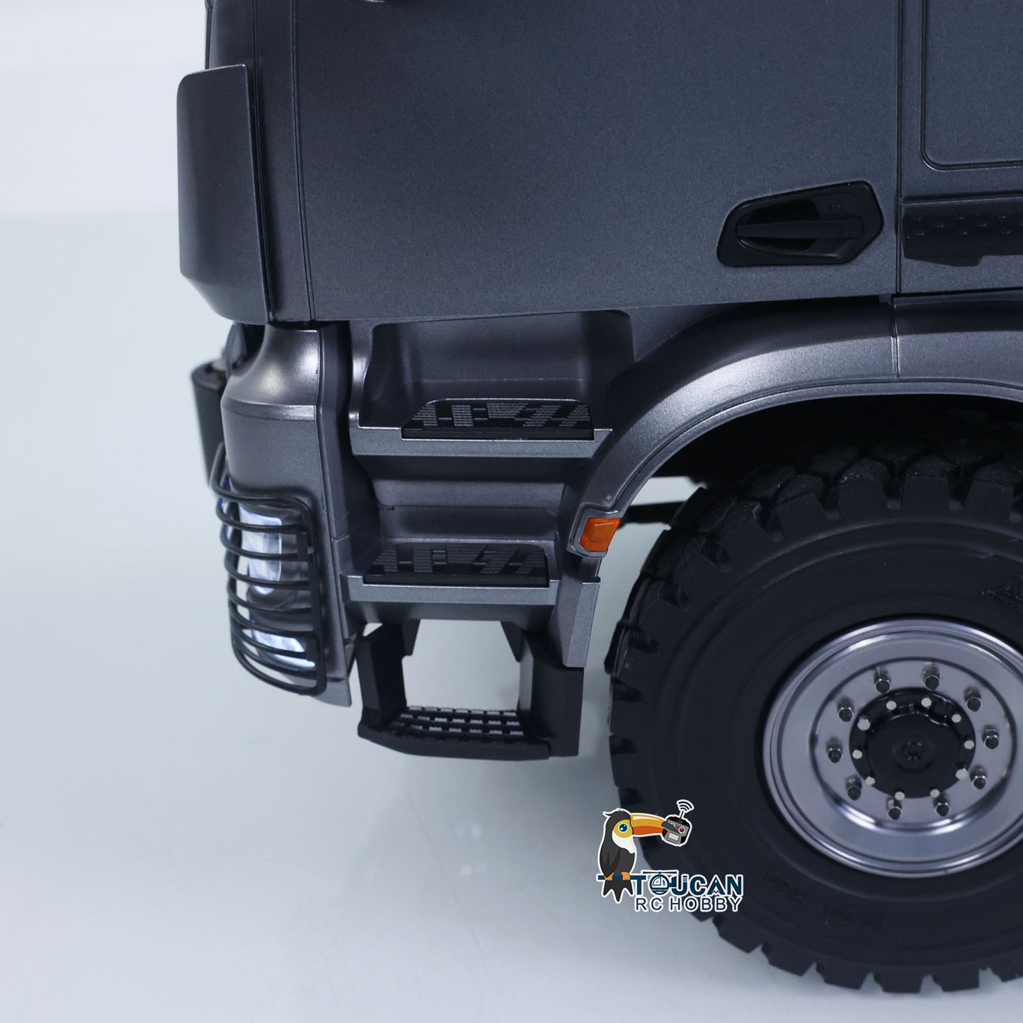 Toucanhobby BZ4663 1/14 Metal 8x8 RC Tractor Truck PNP 3 Speed Transmission Differential Lock Axles Remote Winch ST8 Controller Light Sound for Model Collectors