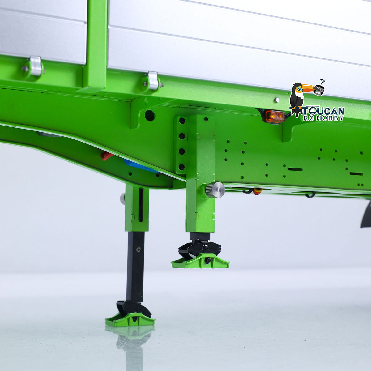 TOUCAN RC HOBBY LXY Lackierter 3-Achs-Metall-Auflieger mit Stützbeinen und Lichtsystem für 1/14 ferngesteuerten Sattelschlepper BM214 RC Gabelstapler-Modell