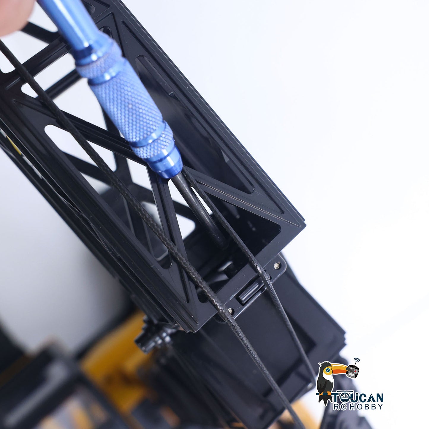 Fast Free Shipping for EU HUINA 572 15CH RC 1/14 Construction Crane Truck Tower Excavator Model Car