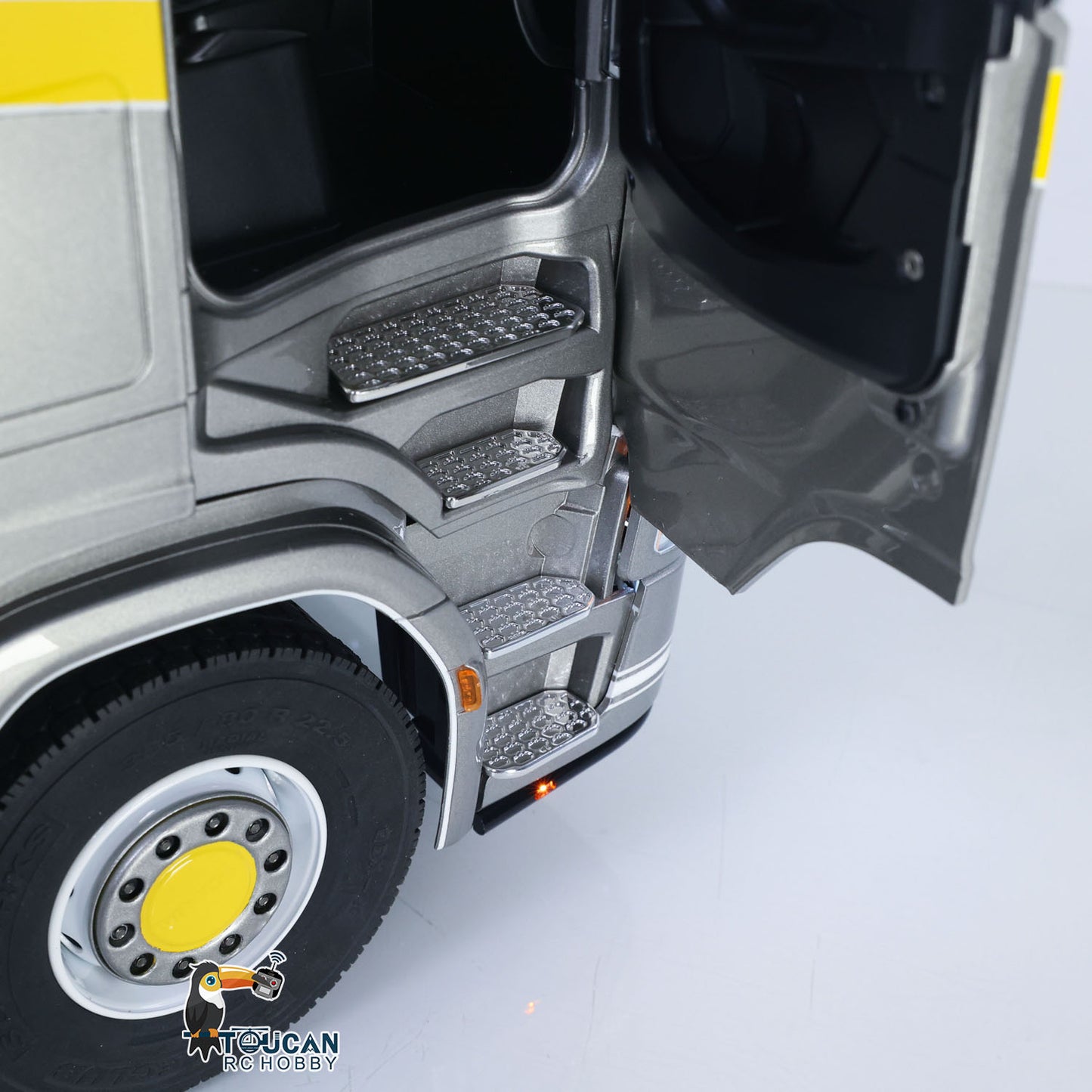 In Stock TOUCAN 1/14 RC Tractor Truck 770S RTR 3Speed Lorry 6X6 Metal Chassis Axle Locks Smoke Sound Light Chassis Suspension ST8 Battery