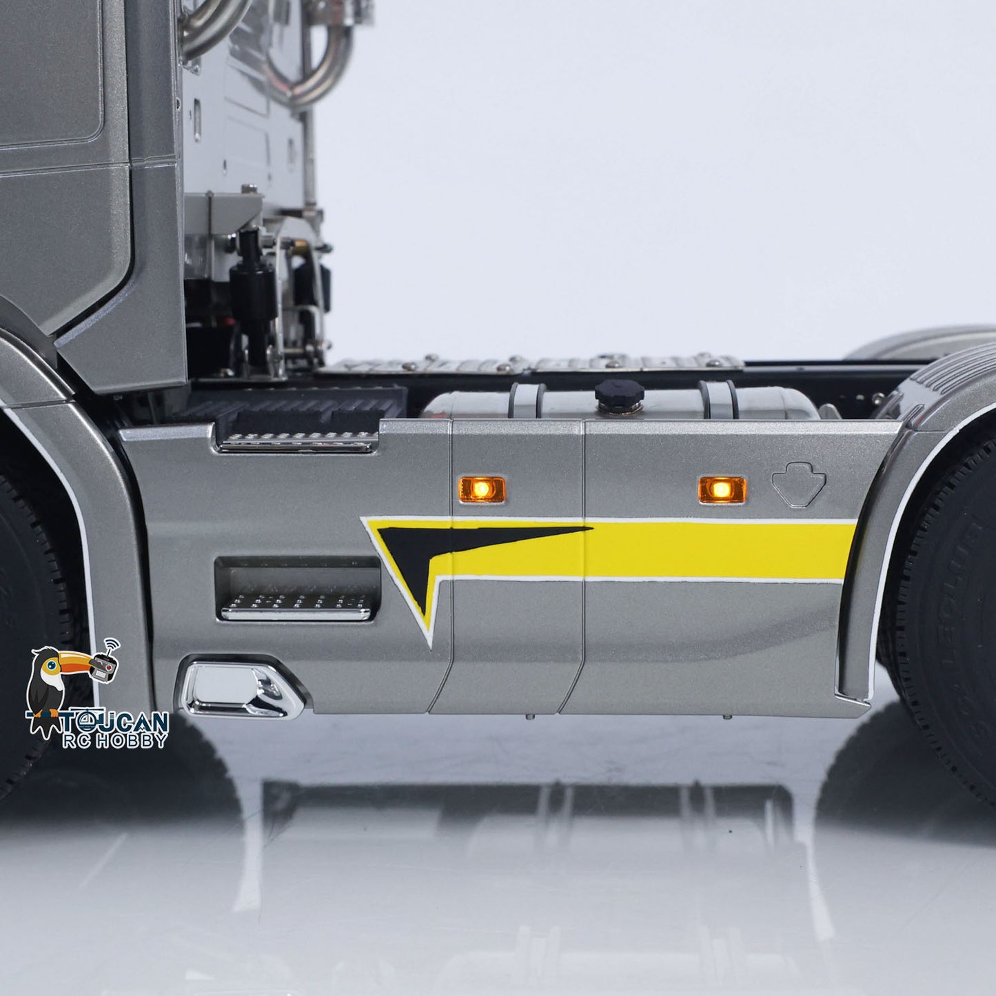 In Stock TOUCAN 1/14 RC Tractor Truck 770S RTR 3Speed Lorry 6X6 Metal Chassis Axle Locks Smoke Sound Light Chassis Suspension ST8 Battery