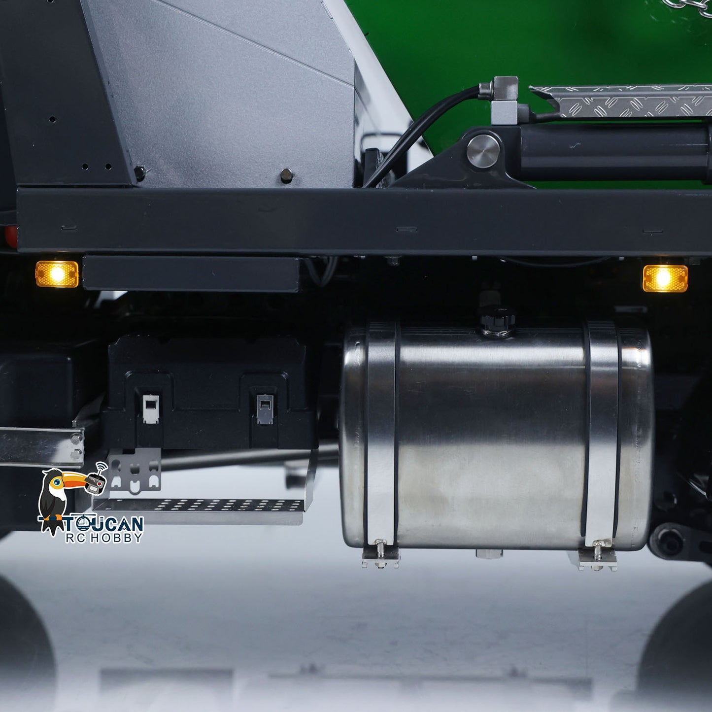 LESU Z0068 1/14 Metal 4x4 Hydraulic Swing Arm Garbage Vehicle 3 Speed Transmission Lock Differential Axles for Backyard Fun