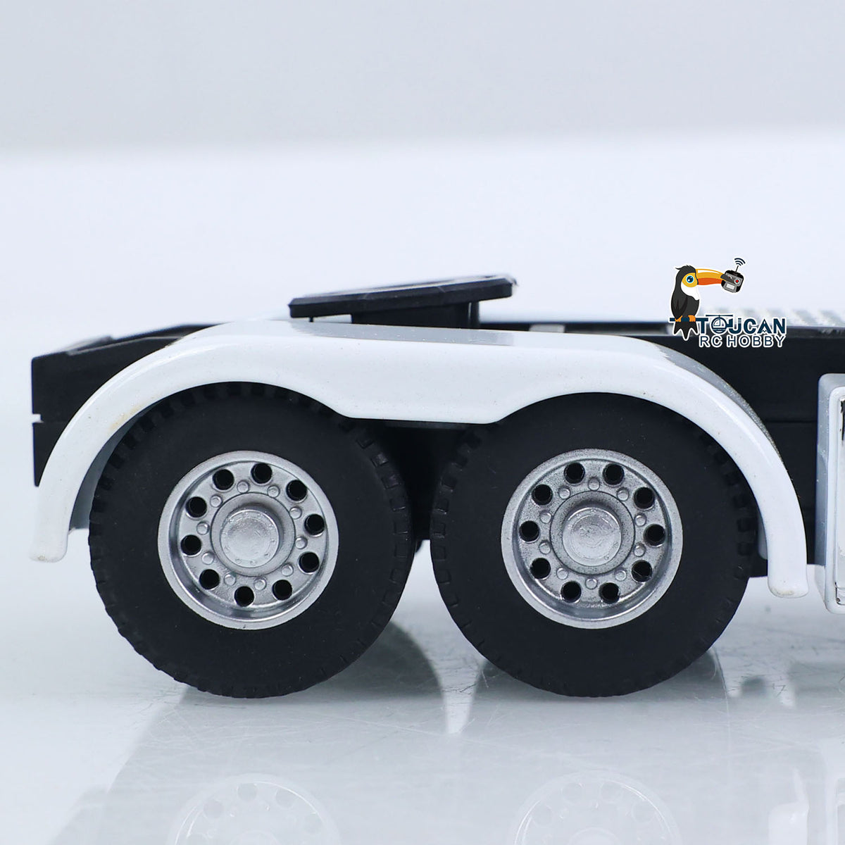 TOUCAN RC HOBBY 1/24 Alloy American Tractor Truck 389 - RTR Lights