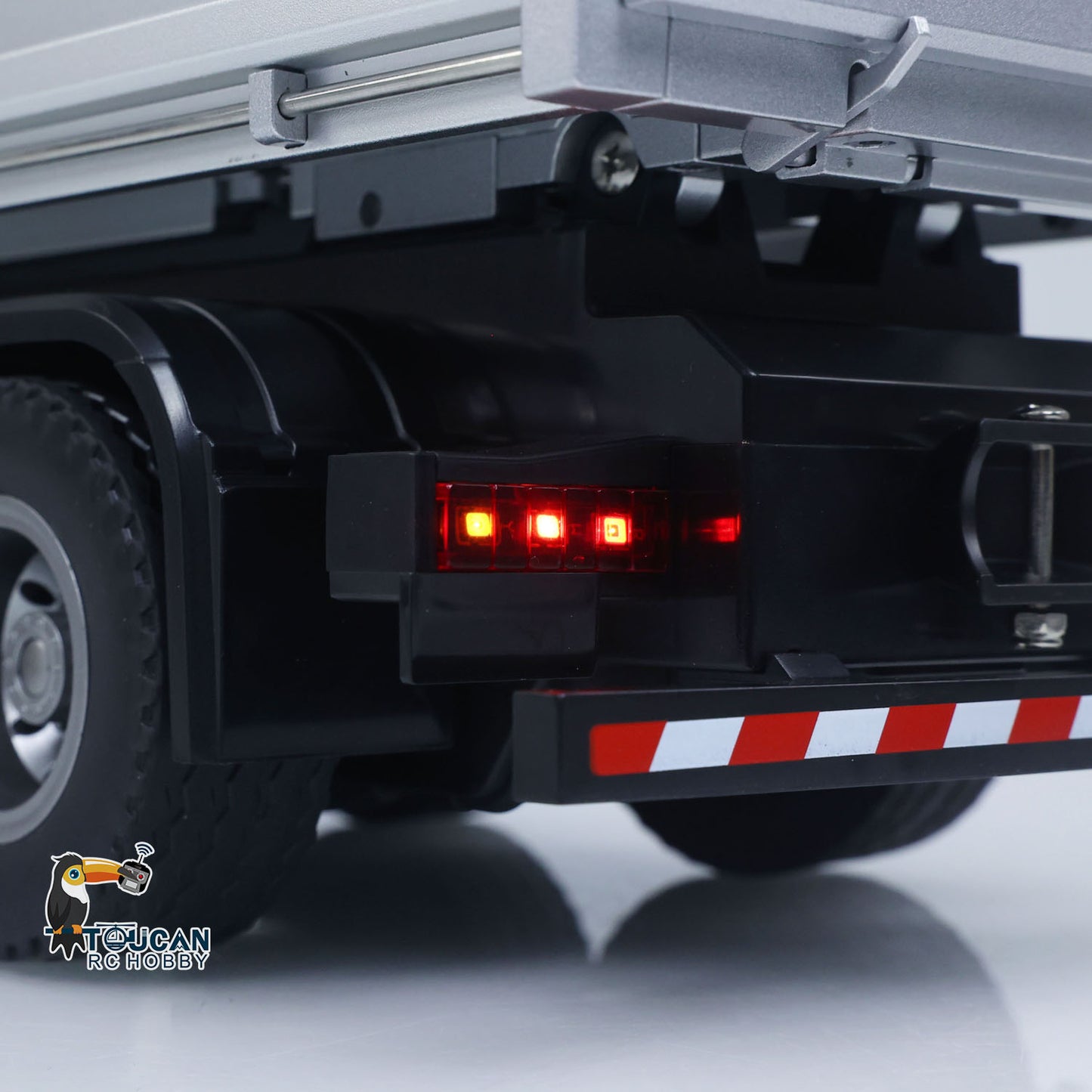 US Stock HUINA 1/14 Remote Control Dump Truck 12CH RC Tipper Finished Model Toy Gift RTR Light Sound Effects Radio USB Charging Cable