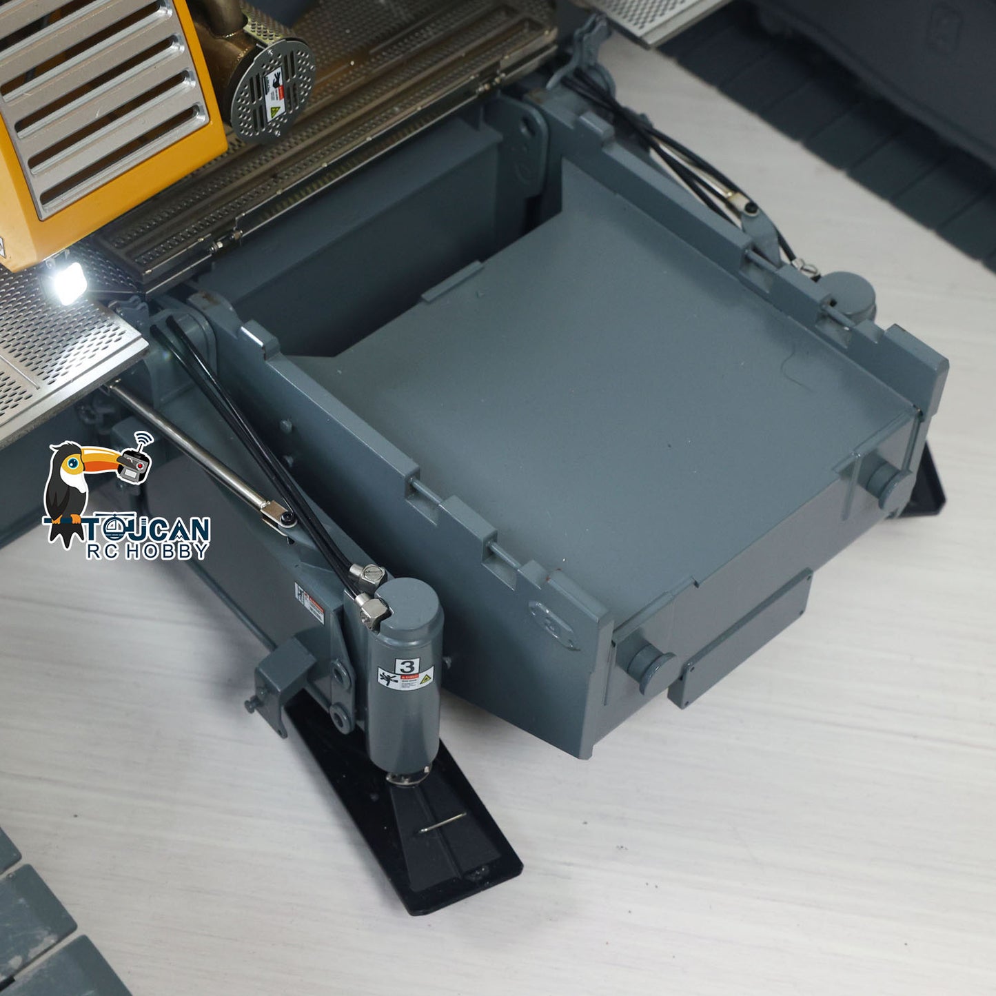 Eyewhale 1/14 Metal Remote Control Hydraulic Telescopic Crawler Crane Truck RC Hoist Model Brushless ESC Frsky Radio 5D Joystick