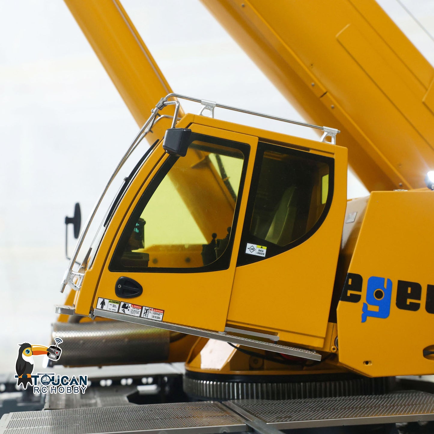 Eyewhale 1/14 Metal Remote Control Hydraulic Telescopic Crawler Crane Truck RC Hoist Model Brushless ESC Frsky Radio 5D Joystick