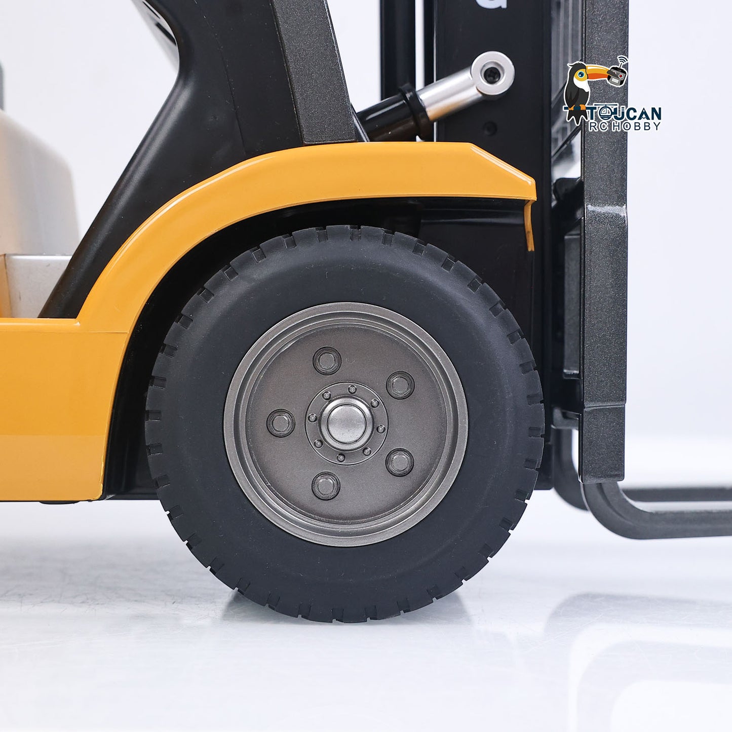 Fast Free Shipping for EU HIUNA 577 1/14 RC Electric Lifting Remote Control Forklift Model Construction Vehicle Battery Light Sound Effect Battery