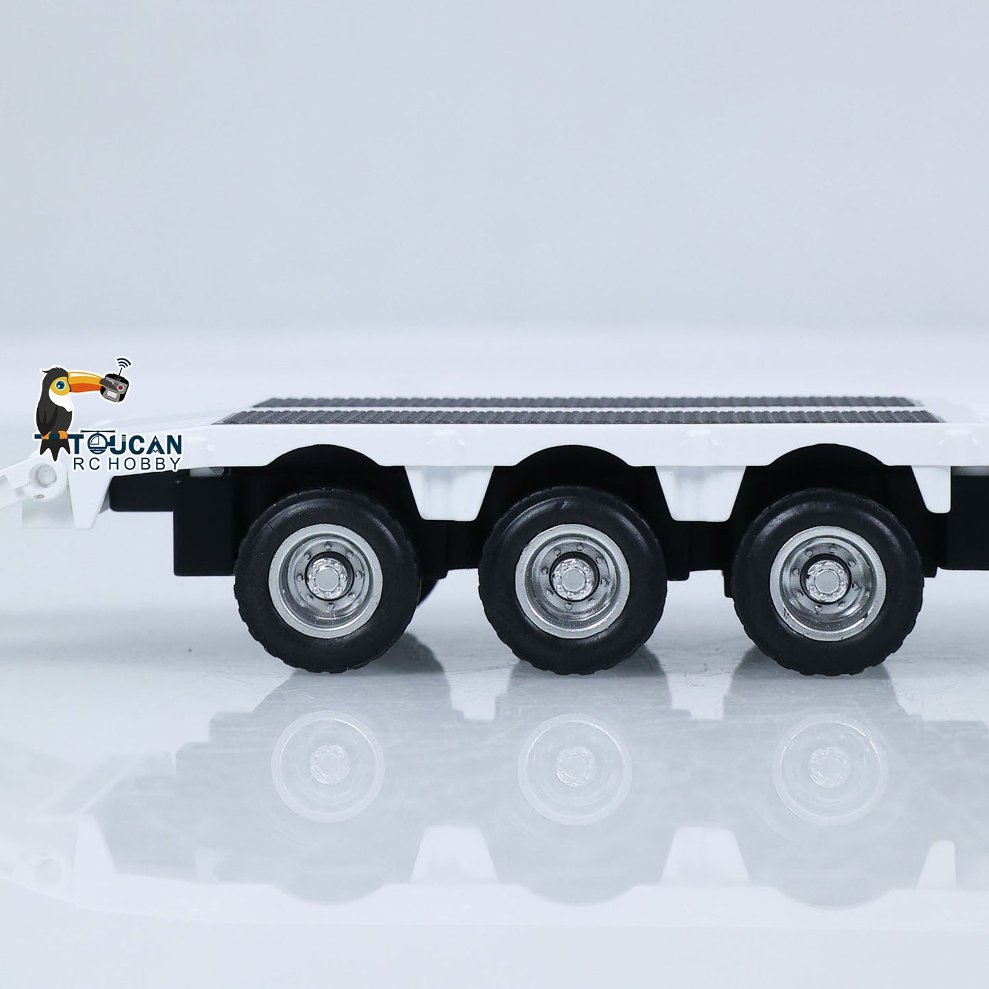 HUINA 9900 1/64 Plastic Remote Control Tractor Truck W/ 3Axle Plastic Semi Flatbed Trailer Lights Sound Effect Manual Support Legs