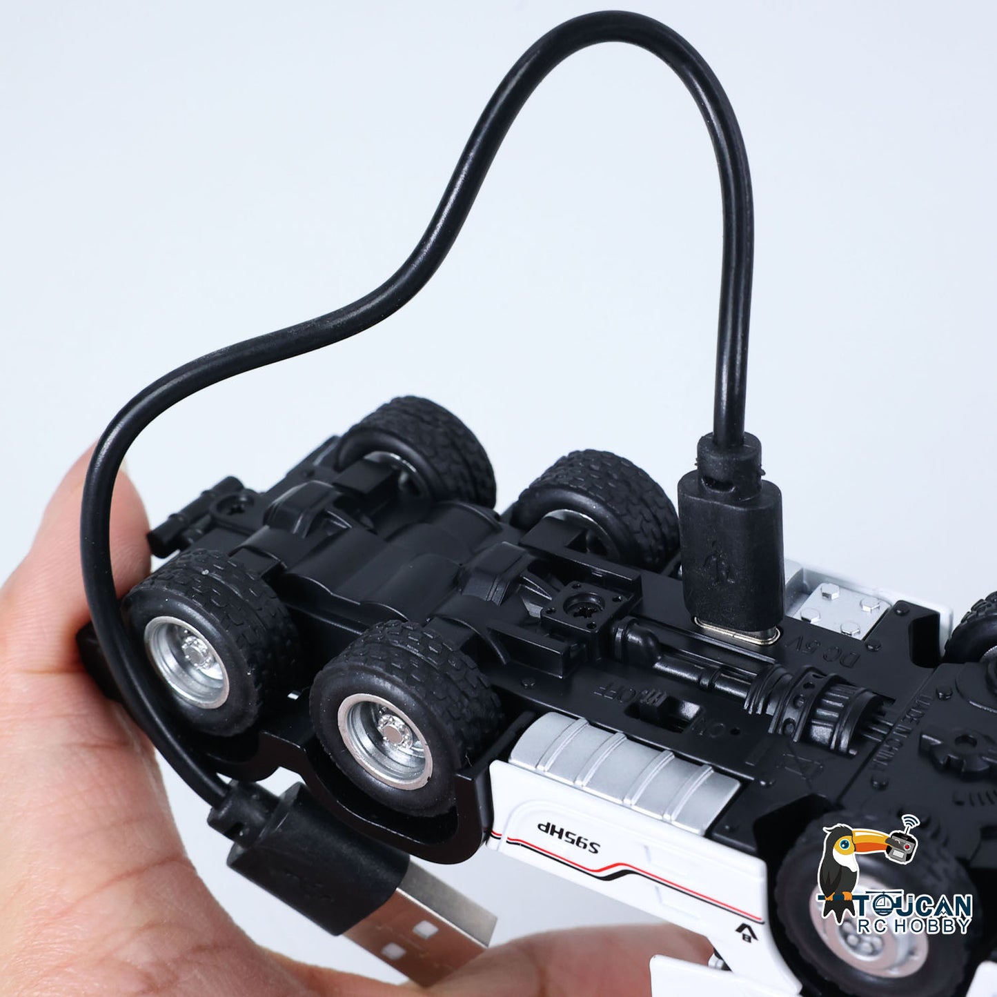 HUINA 9900 1/64 Plastic Remote Control Tractor Truck W/ 3Axle Plastic Semi Flatbed Trailer Lights Sound Effect Manual Support Legs