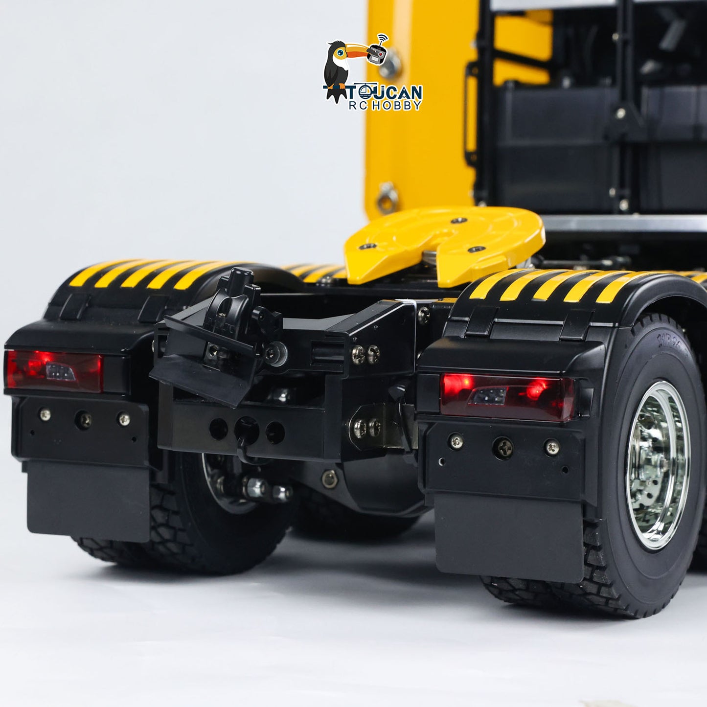 56371 1/14 8X4 770S RC Tractor Truck Radio Control Lorry Painted Model Light Sound