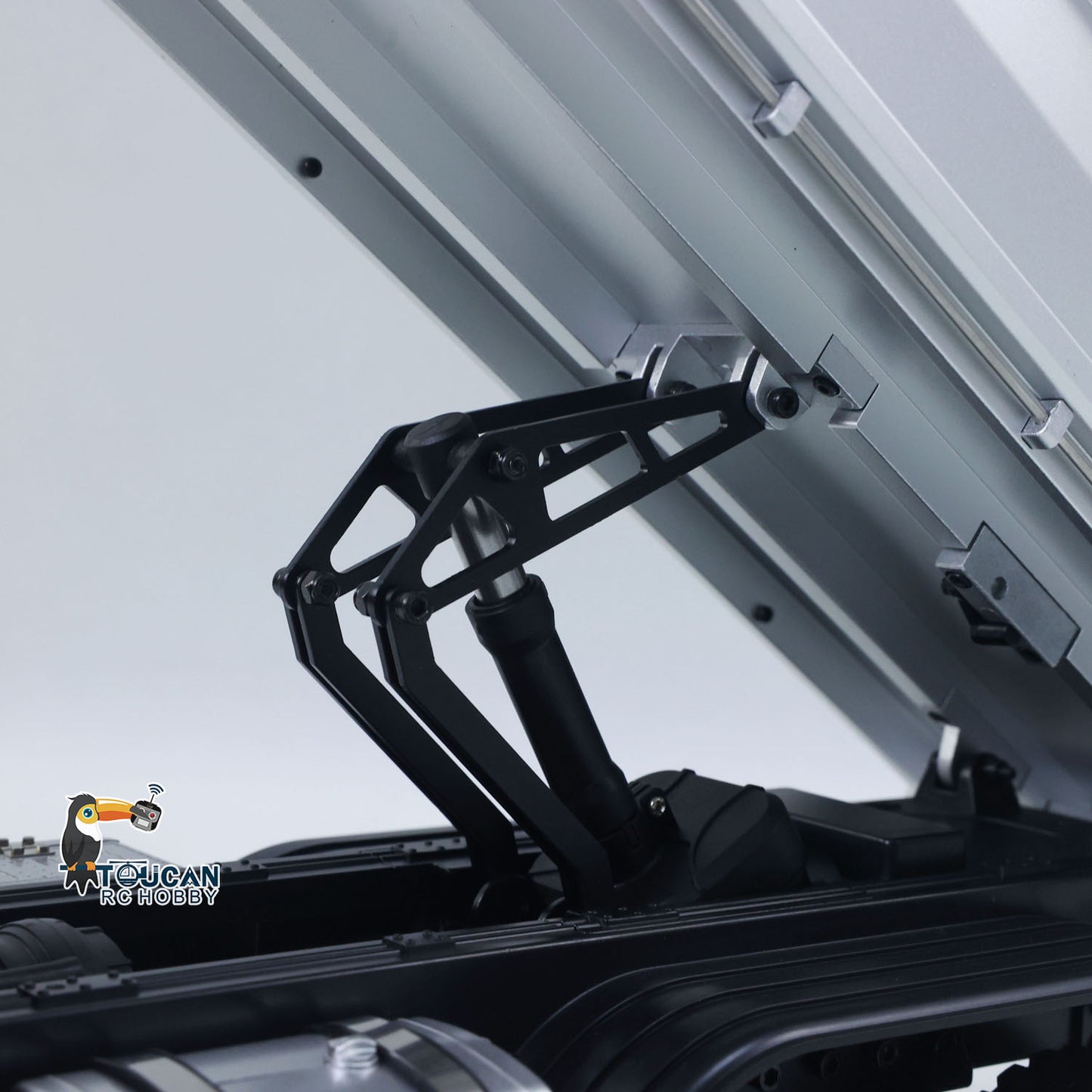 Fast Free Shipping 1/14 HUINA 1598 2.4G Remote Control Dumper 6*6 Engineering Transport Vehicle Lifting Rod Tipper Car Light Sound Battery Toys