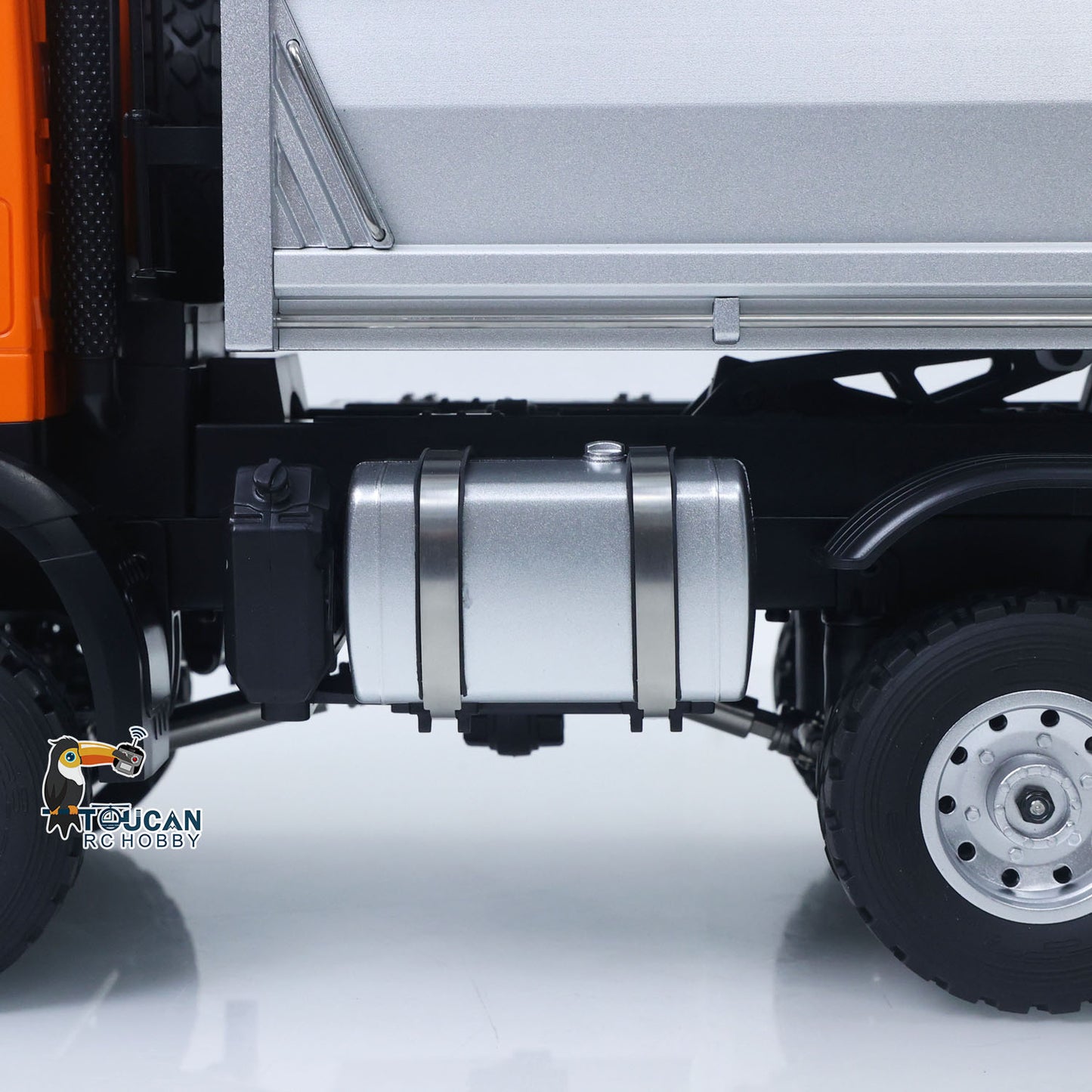1/14 6*6 Plastic RC Dumper Truck 1598 Remote Control Engineering Transport Vehicle Lifting Rod Tipper Car Light Sound Battery 2.4G Radio Controller RTR