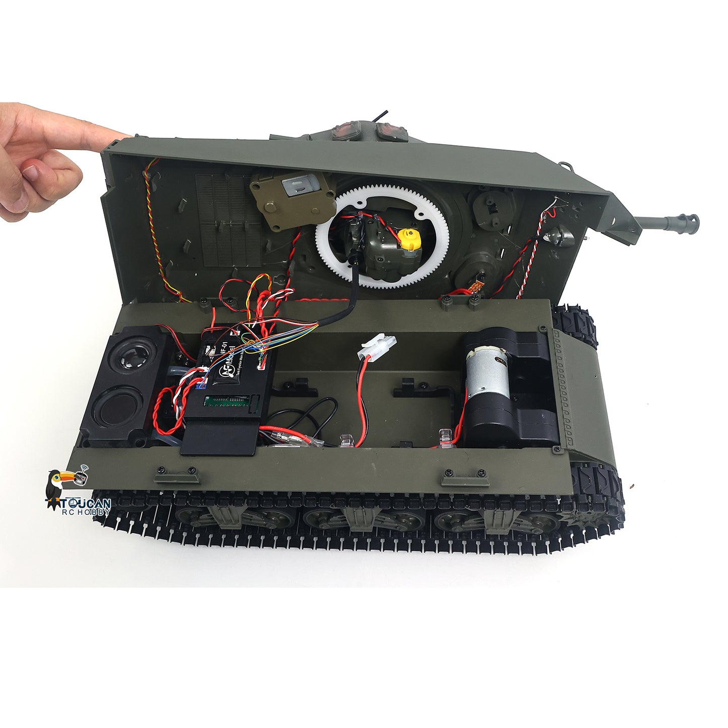 In Stock Large Hatch 1/16 Remote Control Tank Sherman M4A3 Infrared System Barrel Elevation Smoke Unit Metal Chassis Gearbox 360 Degrees Turret
