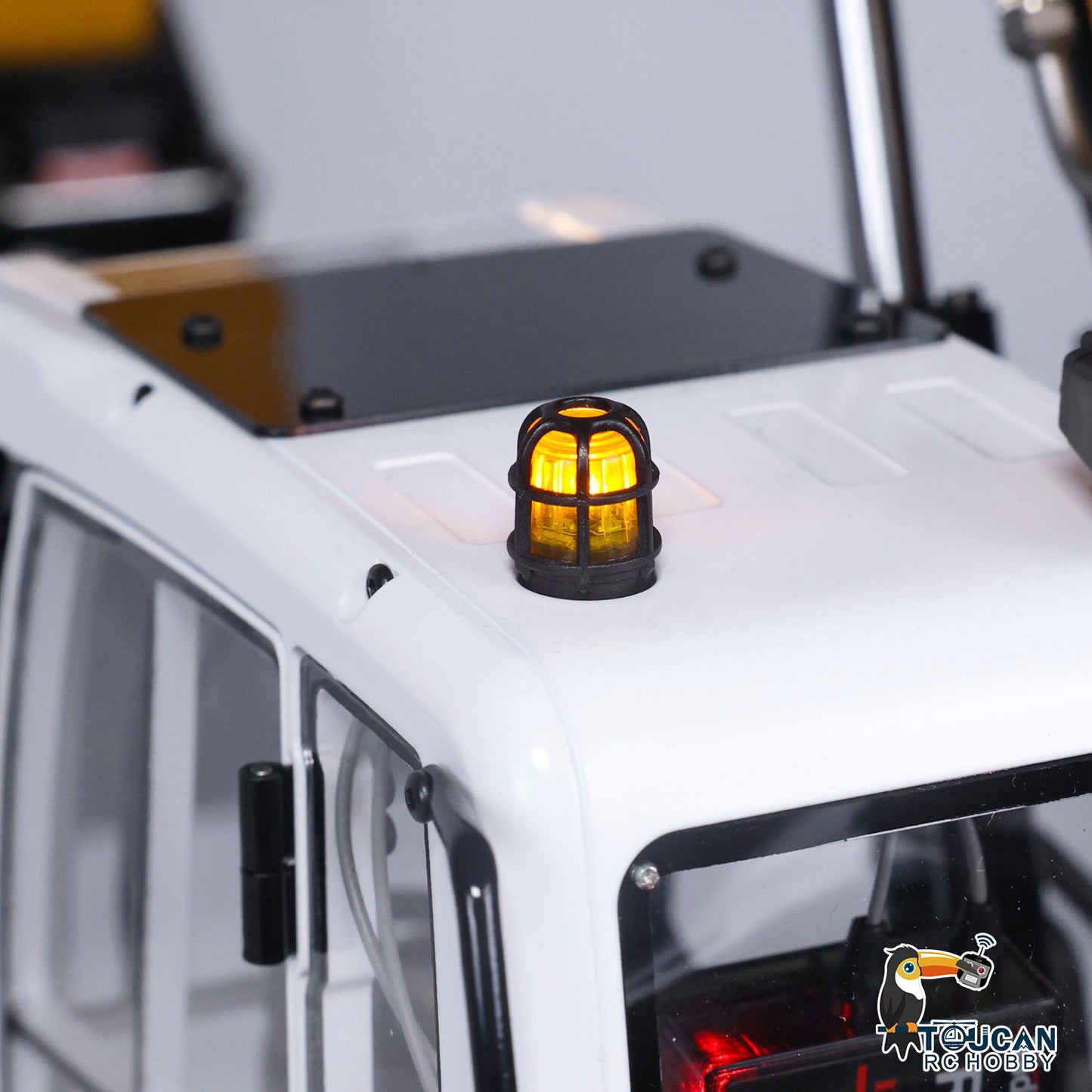 TOUCAN RC HOBBY MTModel 946-3 1/14 Metal RC Hydraulic Excavator Clamshell Bucket 8-ways Reserving Valves Ripper Sound Light for Model Enthusiasts