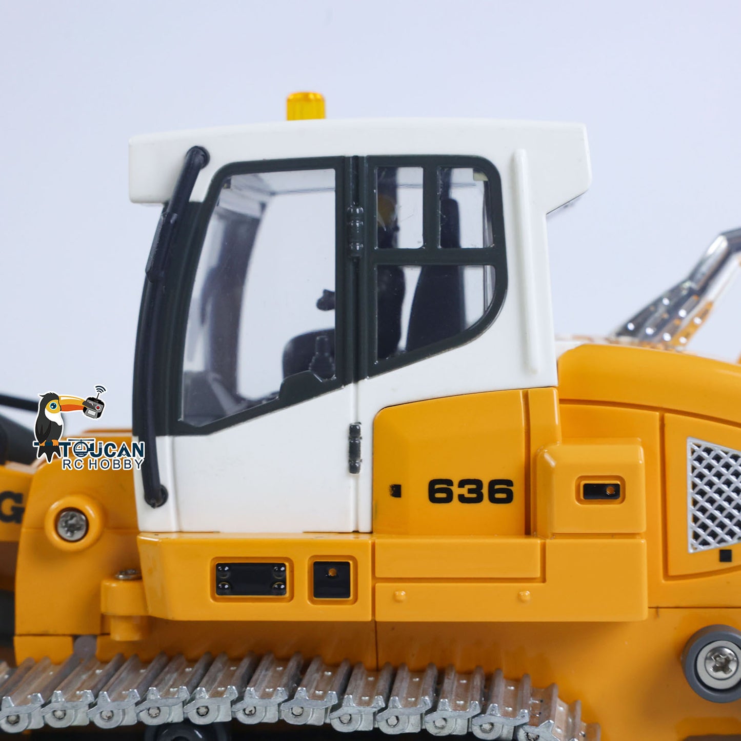 In Stock 1:50 RC Electric Lifting Loader LR636 RTR Remote Controlled 2.4G Construction Vehicle Toys Metal Bucket Tracks Ripper Light Sound Battery USB