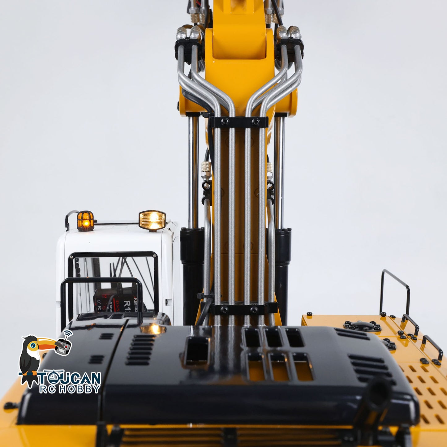 TOUCAN RC HOBBY MTModel 946-3 Metal 1/14 3-Arms RC Hydraulic Excavator 6-Ways Valves Clamshell Bucket Manual Coupler Lights for Engineering Enthusiast