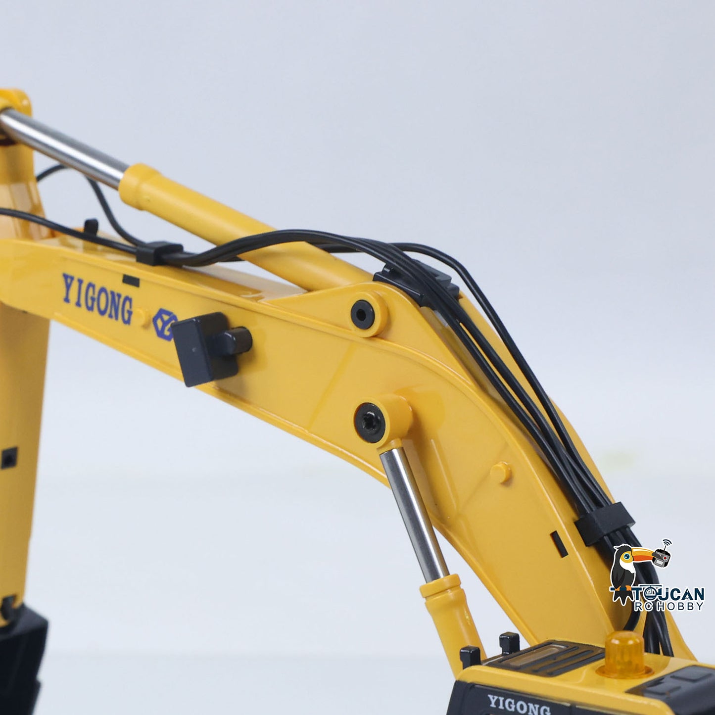 Fast Free Shipping 1/50 RC Digger PC520 Electric Lifting Radio Control Excavator Engineering Vehicle Metal Tracks Lights Sound Small Toy Collection