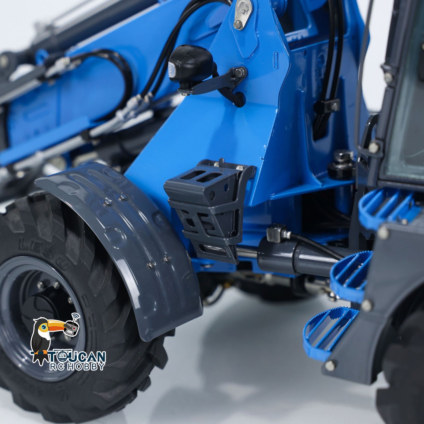 LESU AOUE AT1050 1/14 Metal 4X4 RC Hydraulic Telescopic Arm Loader Sound Light System Fork Bucket for Construction Vehicle Enthusiast