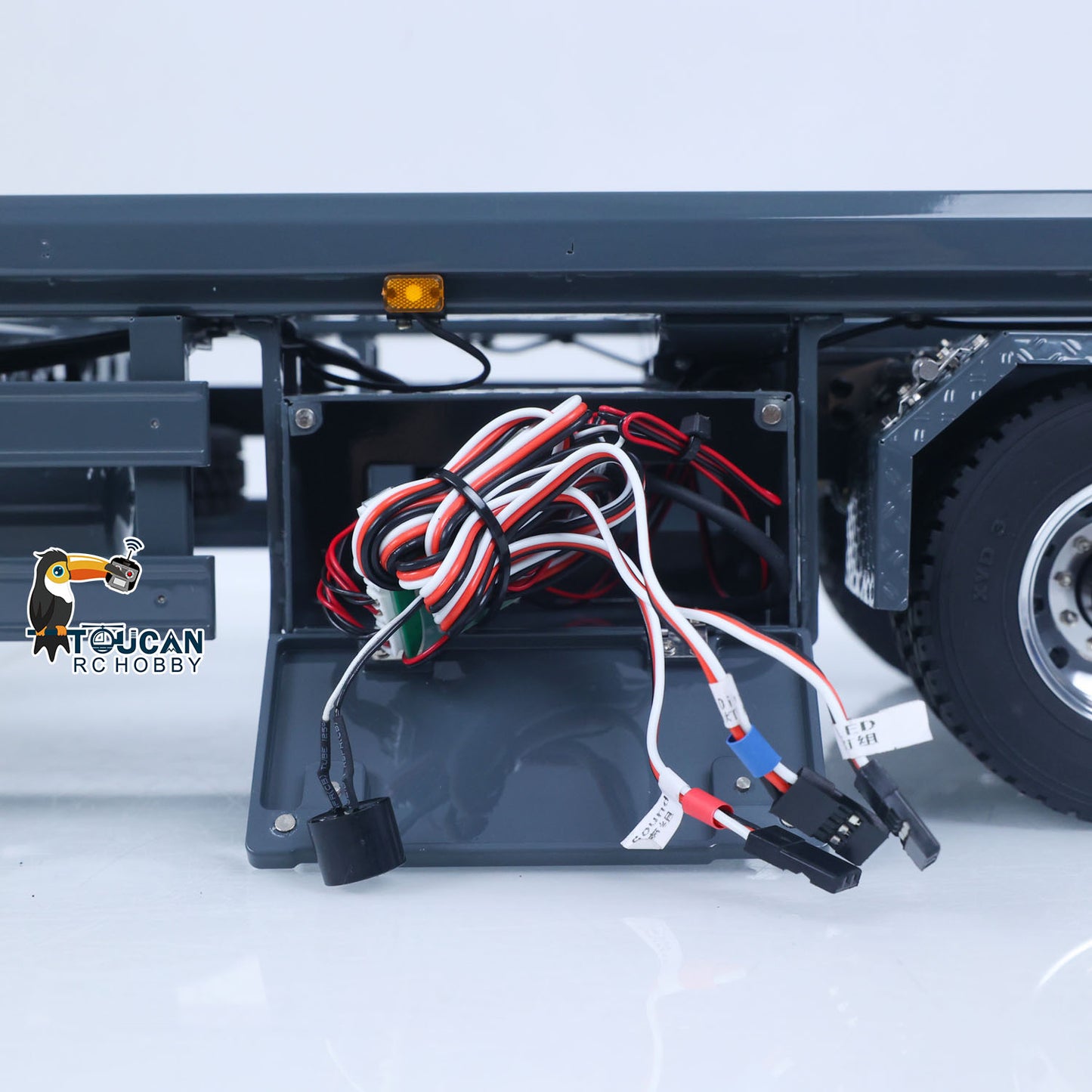 LESU A0065 1/14 Metal RC Roll Off Trailer with Front Wheel Steerable Light System for Remote Control Tractor Truck Backyard Fun