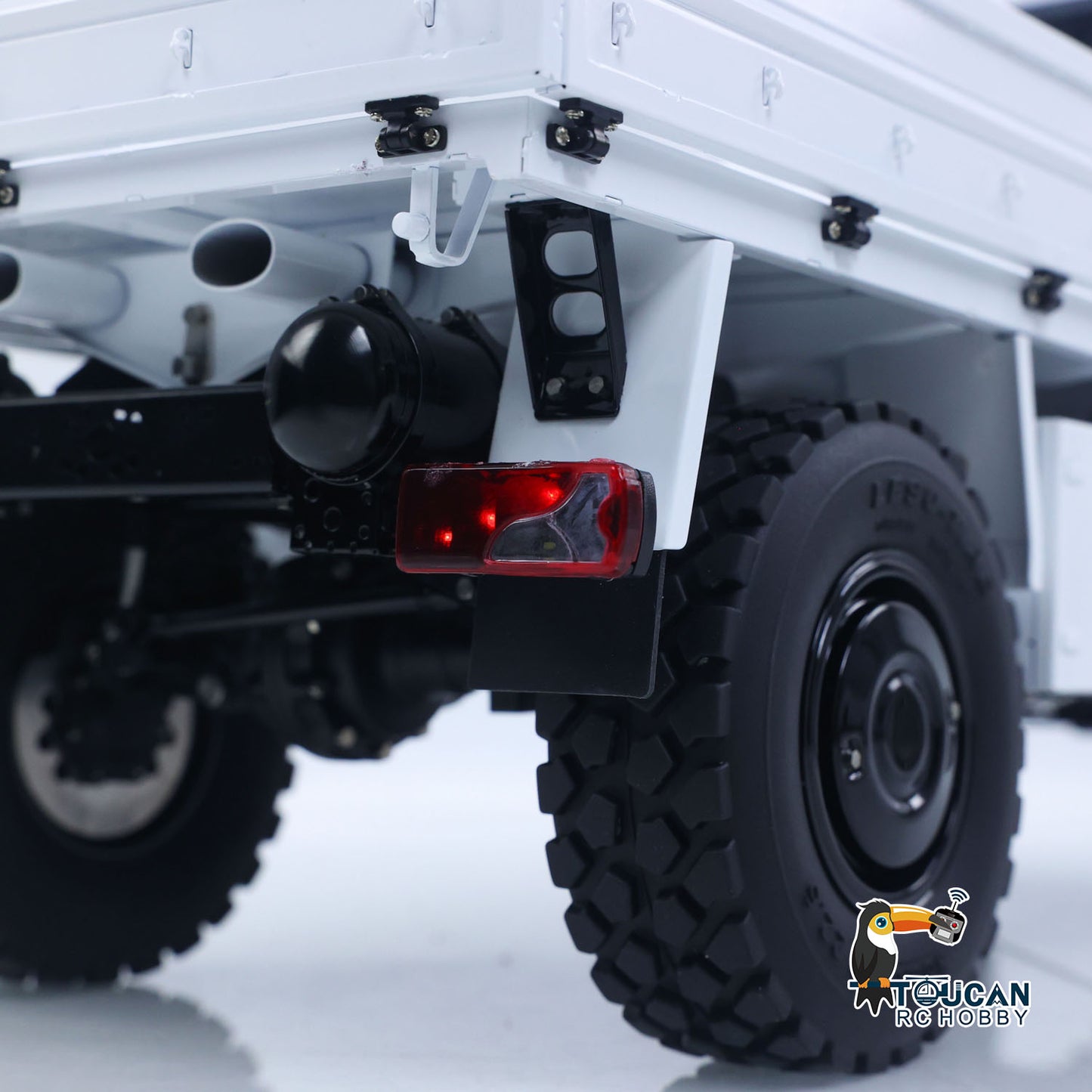 LESU U4023 1/14 Metal RC Off Road Vehicle Kit Non-Hydraulic All Terrain Light Truck Detachable Steel Cargo Bed 3 Speed Transmission Differential Locks Light Sound System for Hobby Collectors
