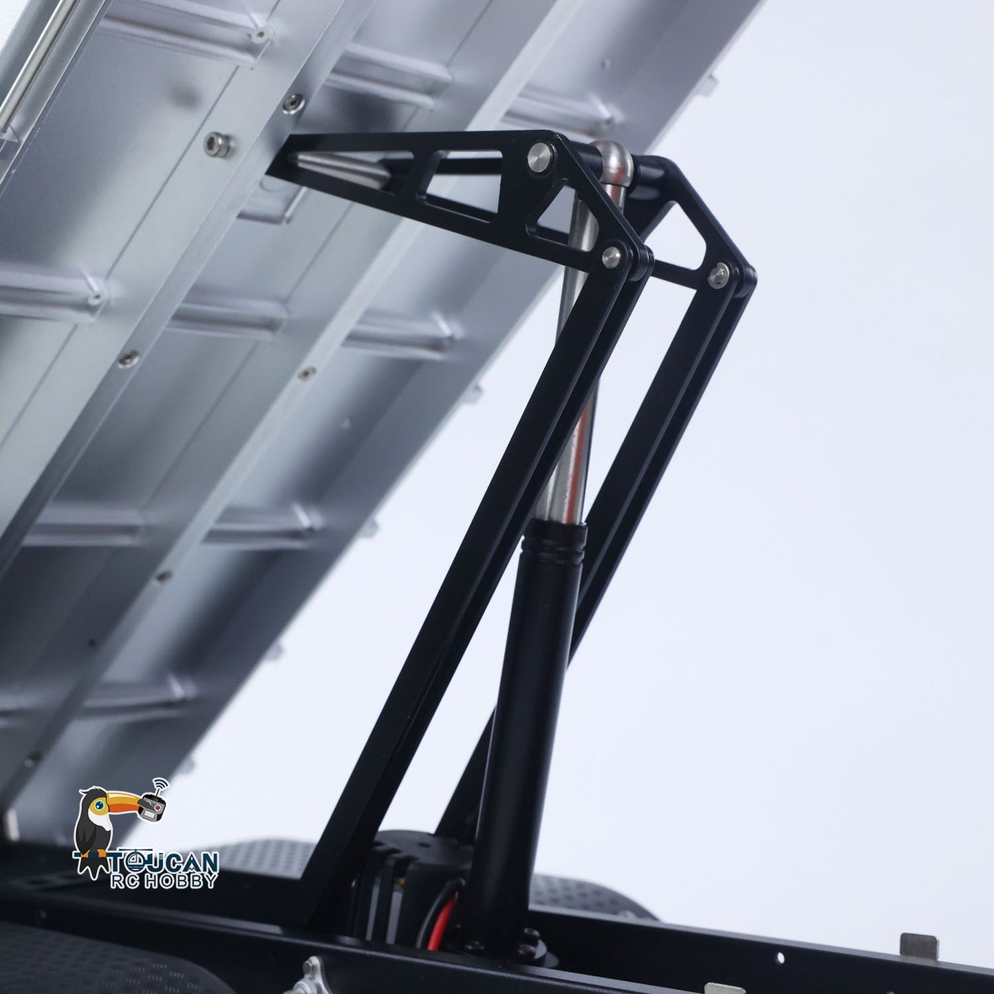 Fast Free Shipping 1/14 2.4G Remote Control Electric Lifting Dumper 5702 Model 6*6 Tipper Vehicle 2Speed Sound Light Motor RTR Car