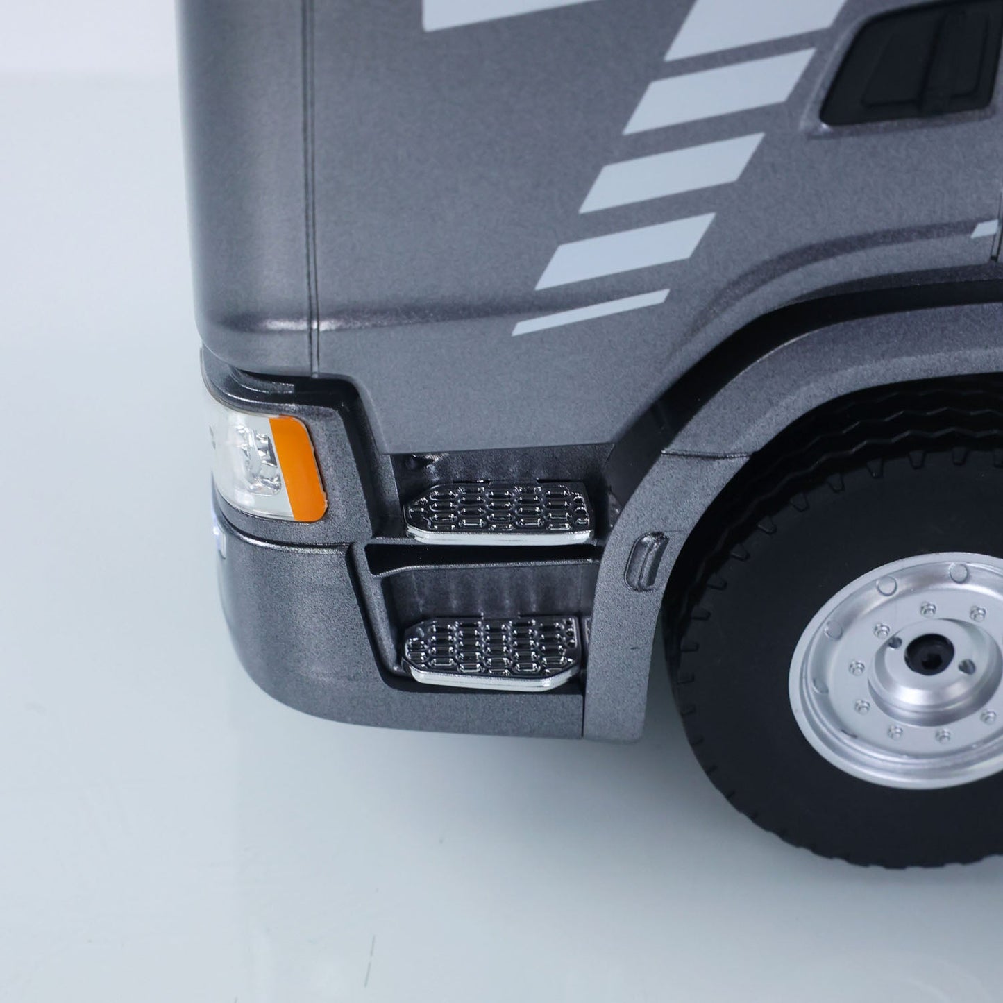 HUINA 1501PRO/1302A 770S 1/18 1/24 Plastic 6*4 RC Tractor Truck Remote Control Lorry Vehicle Light Sound Optional 3Axle Plastic Semi Flatbed Trailer