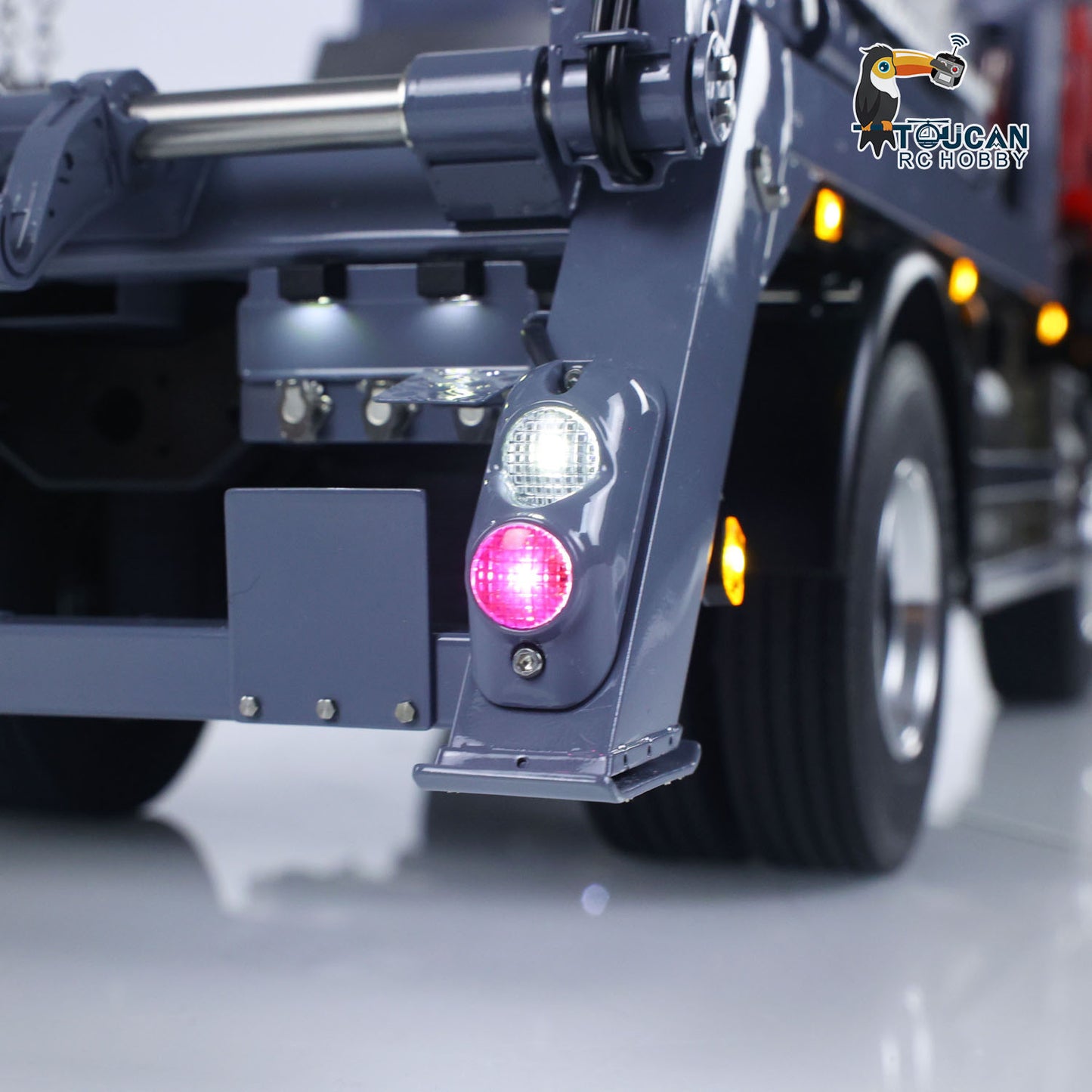 LESU Z0068 1/14 Metal 4x4 Hydraulic Swing Arm Garbage Vehicle 3 Speed Transmission Lock Differential Axles for Backyard Fun