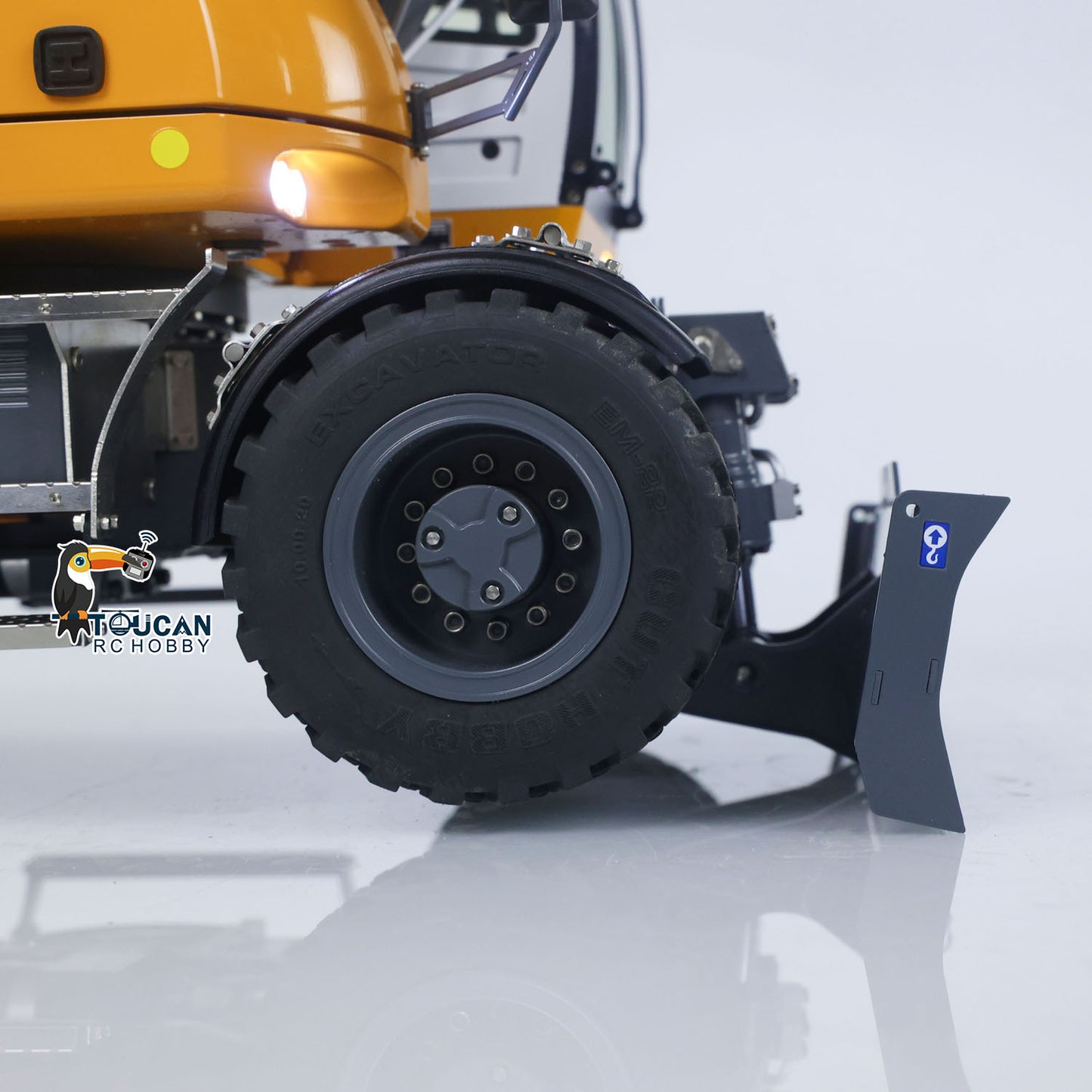 Flash Sale 1/14 Metal RC Hydraulic Wheeled Excavator LR914 4*4 8ways Valve RTR Digger Toy Axle Lock Flysky PL18EV Lite Light Sound Mudguard Manual Quick Release Tail hook